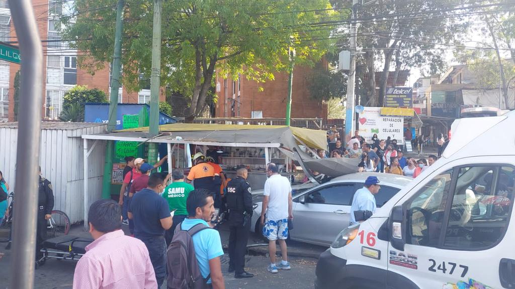Auto embistió puesto de birria en Iztapalapa y dejó siete heridos - Infobae