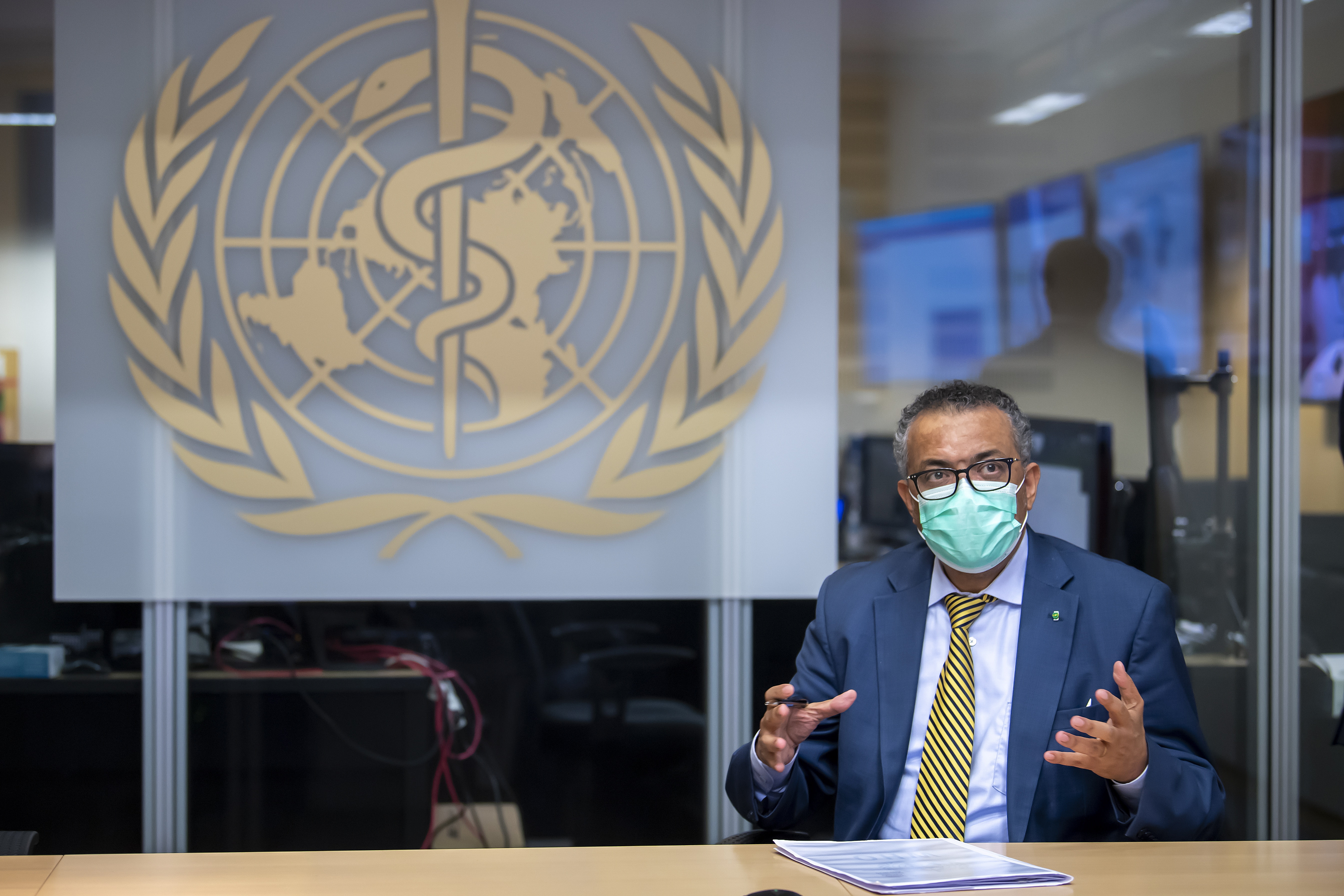 Tedros Adhanom Ghebreyesus, director de la OMS, advirtió ante el Consejo Europeo sobre el peligro de que el 75% de las vacunas se concentran en sólo 10 países. (EFE/EPA/MARTIAL TREZZINI)
