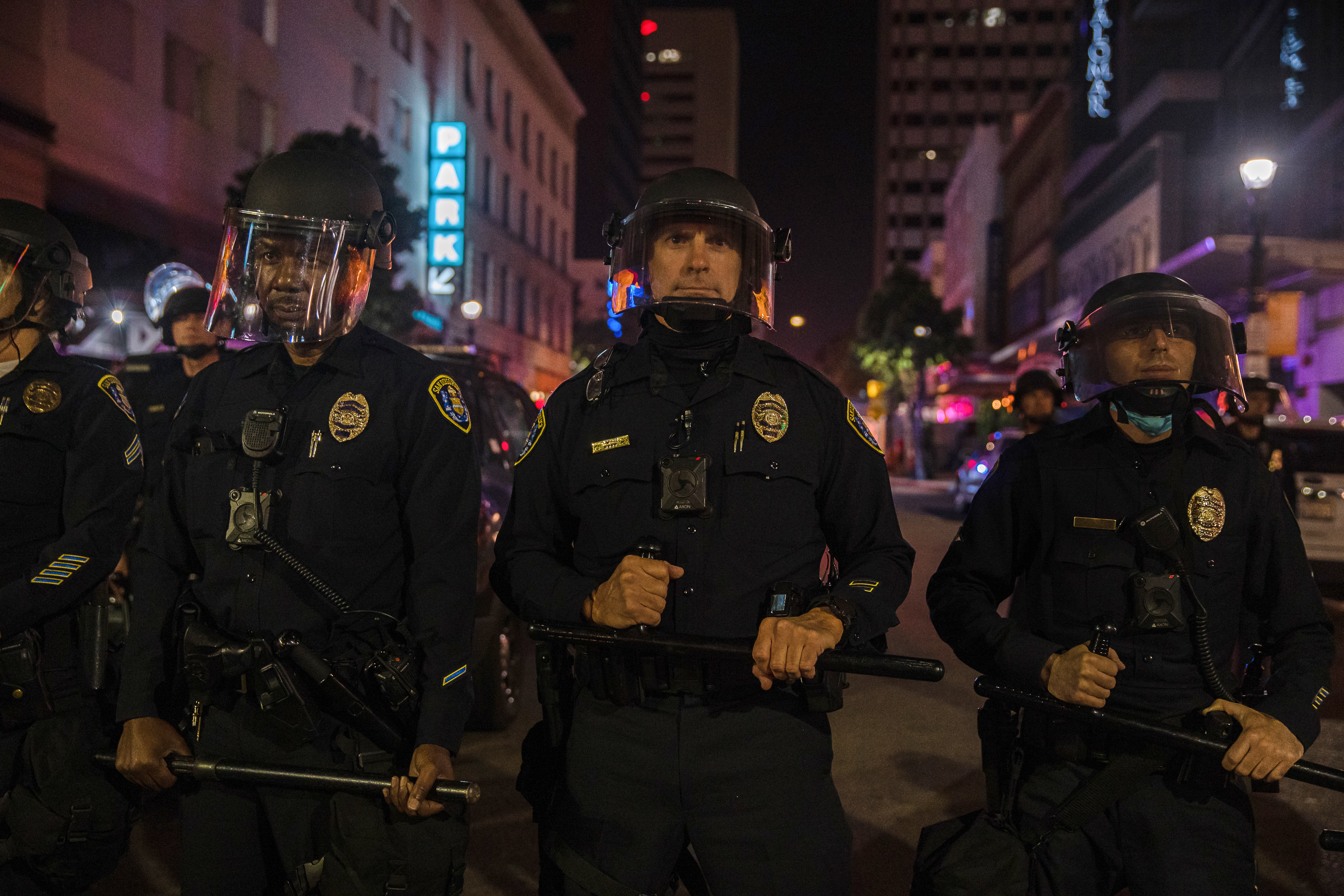 La policía bloquea la calle en San Diego, California (ARIANA DREHSLER / AFP)