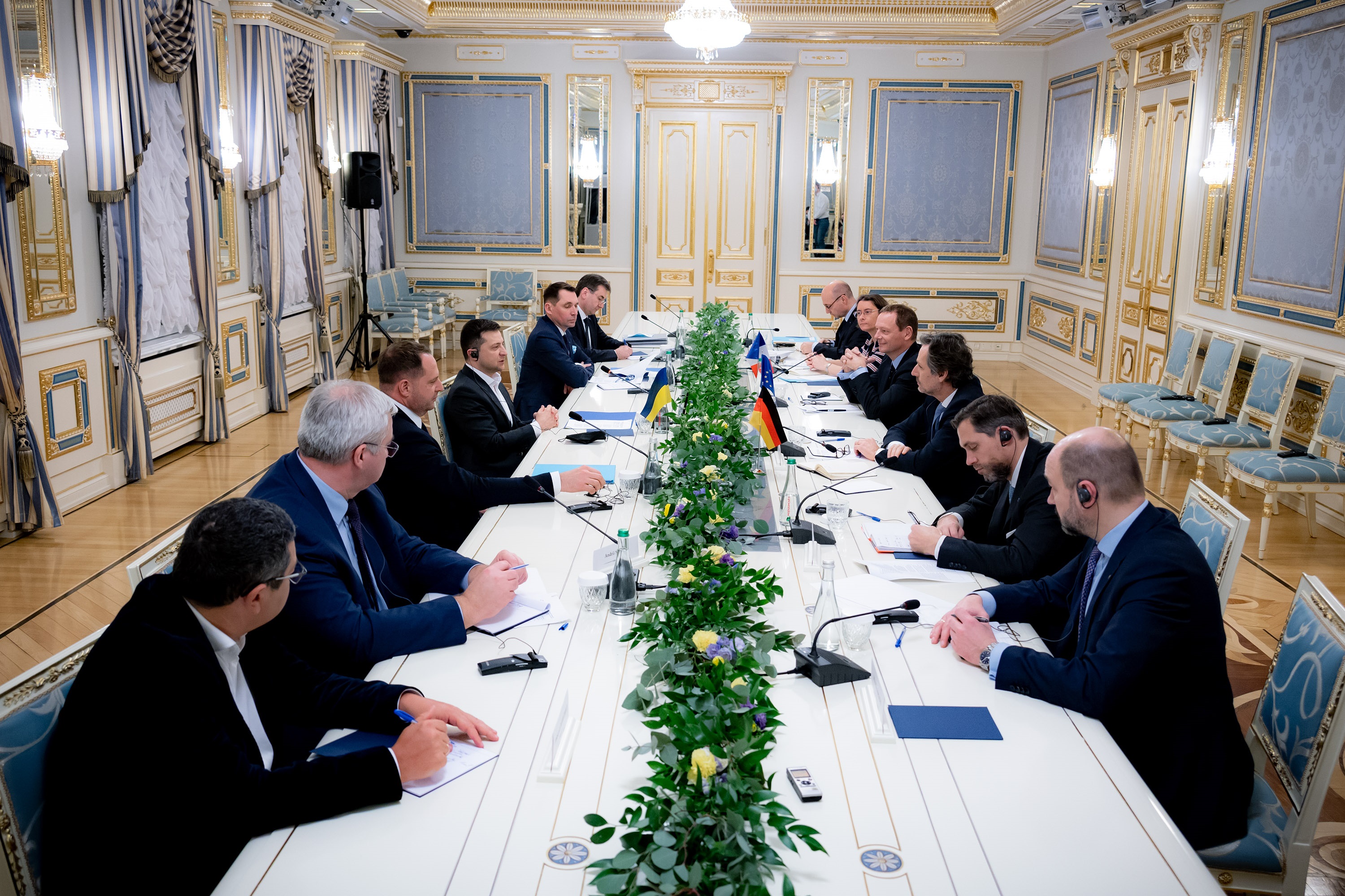 El presidente de Ucrania Volodimir Zelenski recibe a una delegación de Francia y de Alemania (Europa Press)
