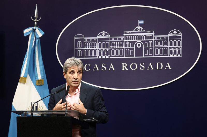 Intervención en el dólar: cuál es el dato que alarmó al equipo económico, qué poder de fuego tiene y qué dice el FMI