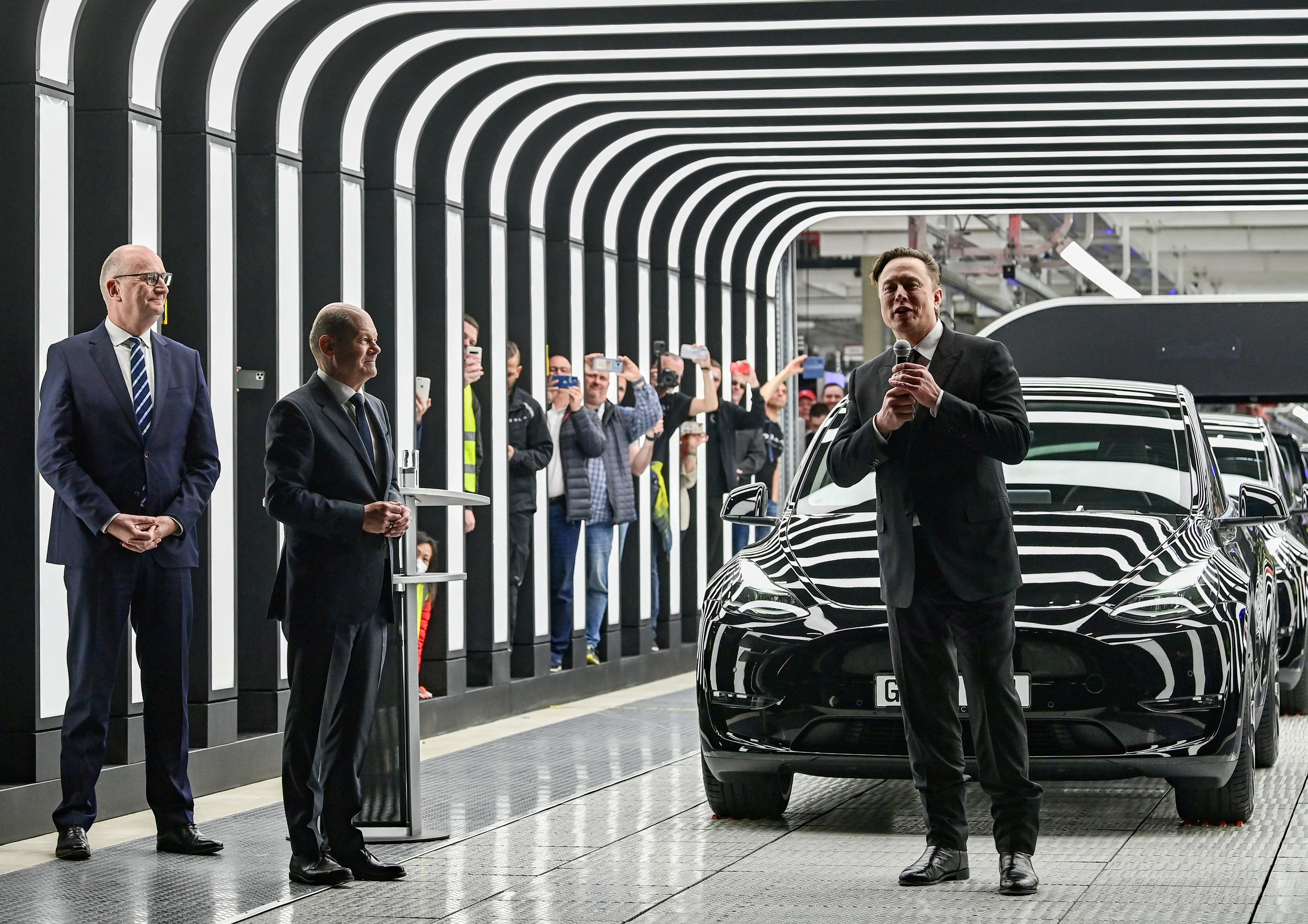 FILE PHOTO: German Chancellor Olaf Scholz, Brandenburg Premier Dietmar Woidke and Elon Musk attend the opening ceremony of the new Tesla Gigafactory for electric cars in Gruenheide, Germany, March 22, 2022. Patrick Pleul/Pool via REUTERS/File Photo