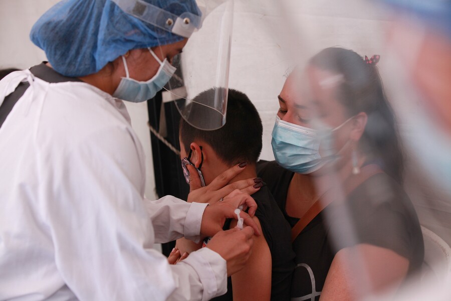 Hasta ahora, los niños menores de seis años eran el único grupo de edad no elegible para la vacunación contra la covid-19 en Colombia. Colprensa.