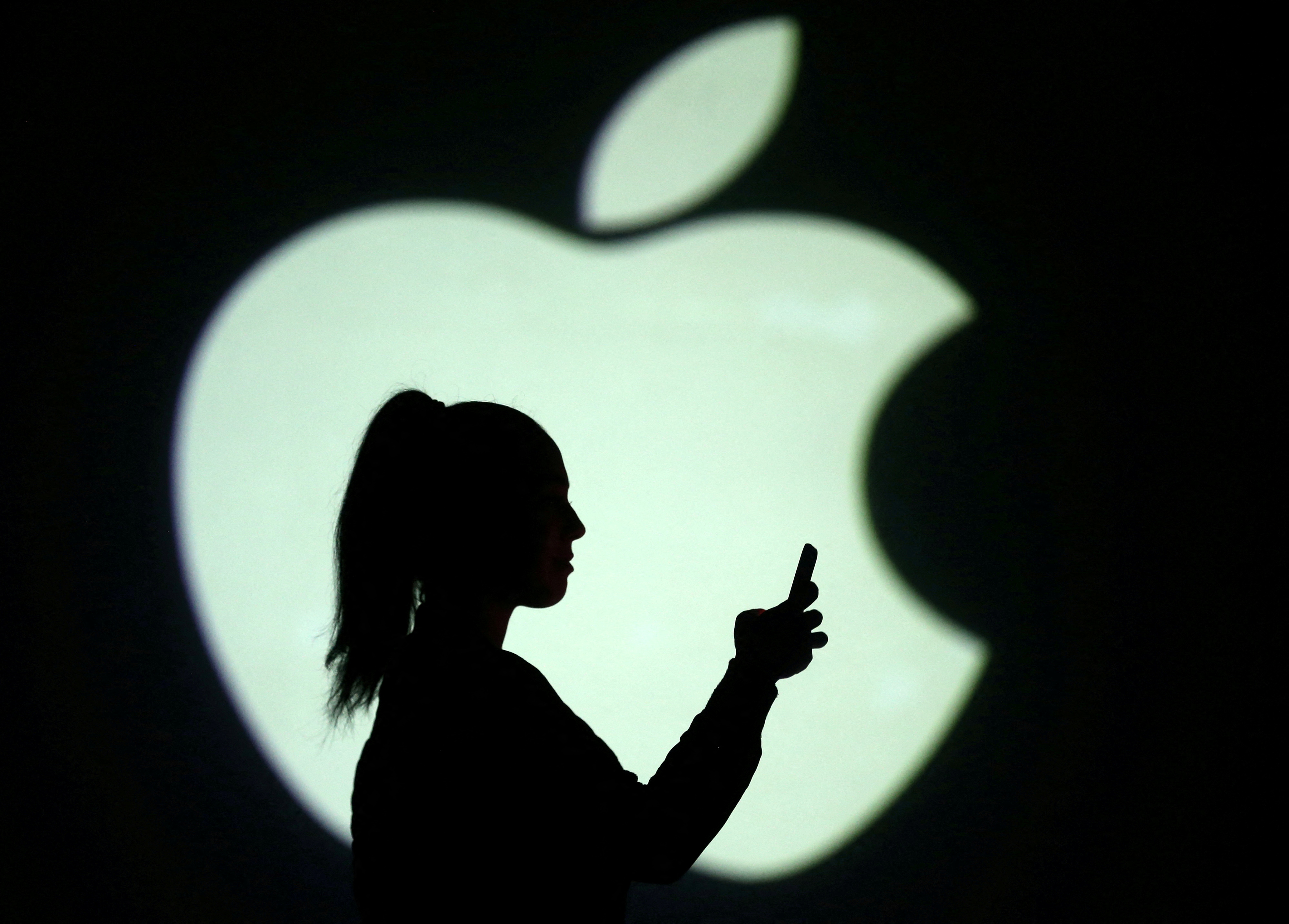 Apple se une a los castigos contra Rusia (Foto: REUTERS/Dado Ruvic/Illustration/File Photo)