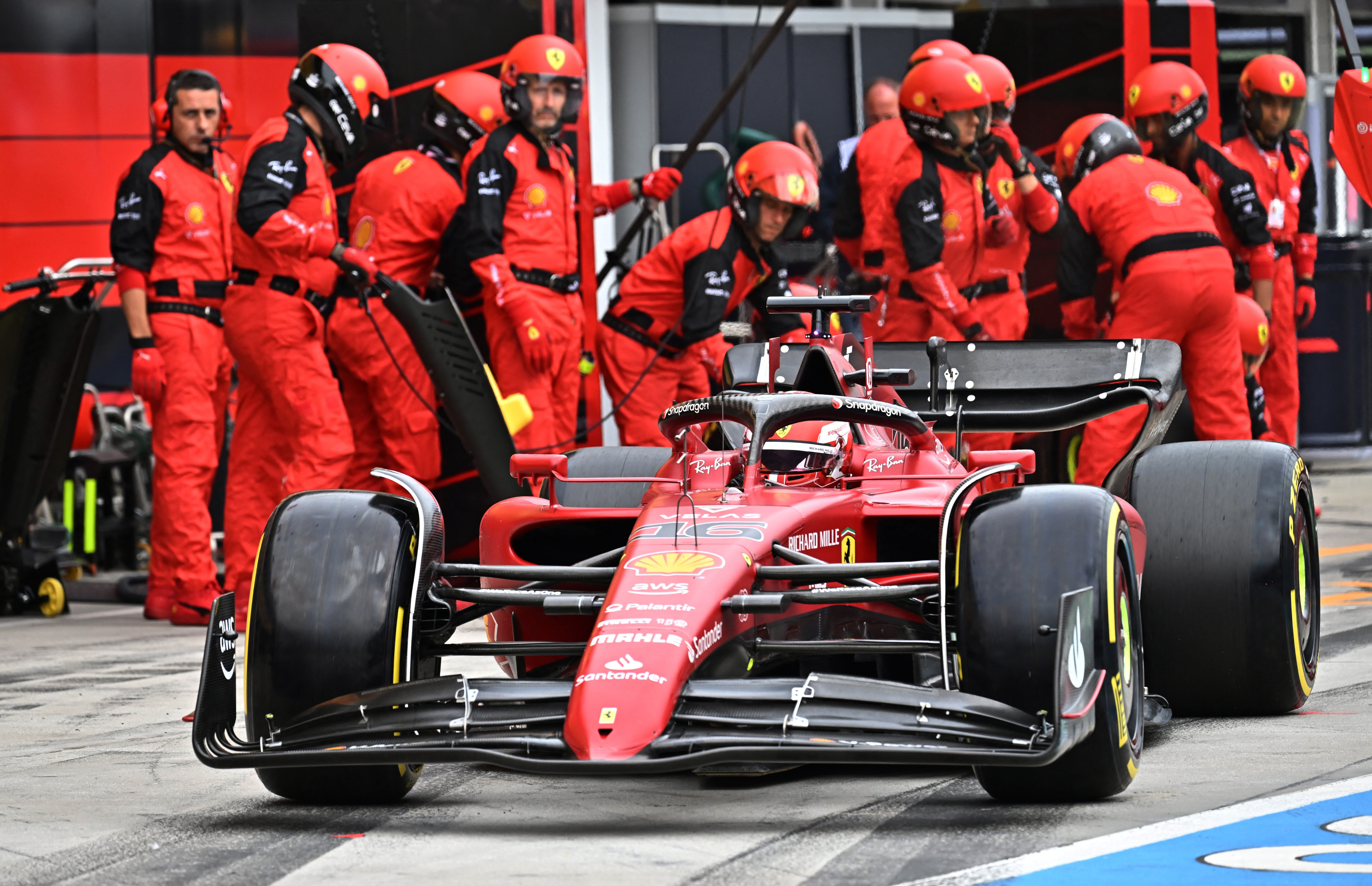 Ferrari le puso neumáticos duros a Charles Leclerc y le impidió ganar en Hungría (REUTERS/Attila Kisbenedek)