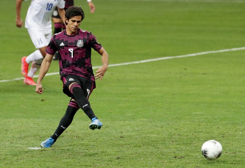 José Juan Macías perdió toda oportunidad de al mundial con la Selección Mexicana (Foto: REUTERS/Henry Romero)