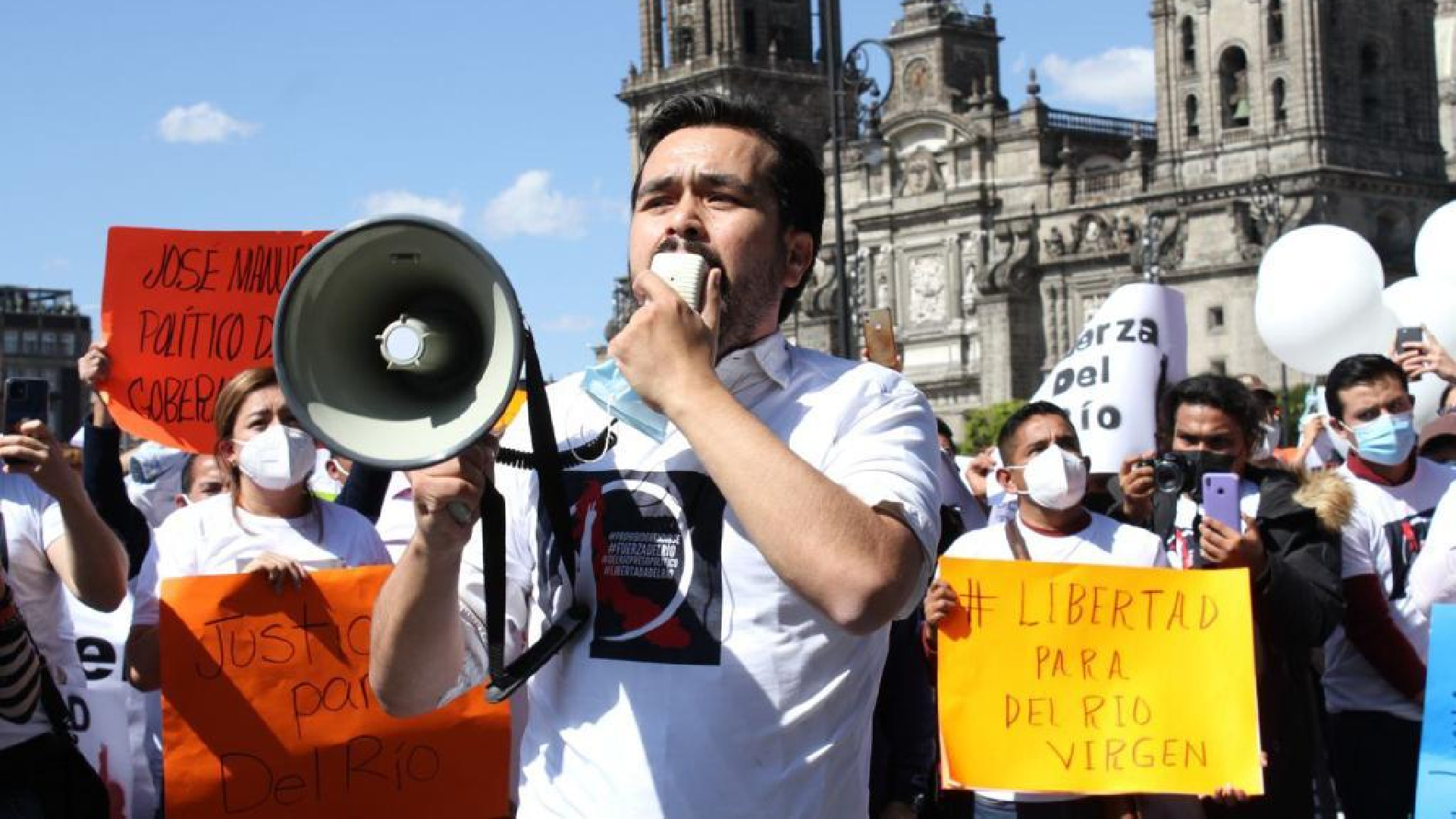 Jorge Álvarez Máynez y Salomón Chertorivski  encabezaron una manifestación para solicitar la liberación de José Manuel del Río Virgen (Foto: Cortesía MC / Twitter / @AlvarezMaynez)