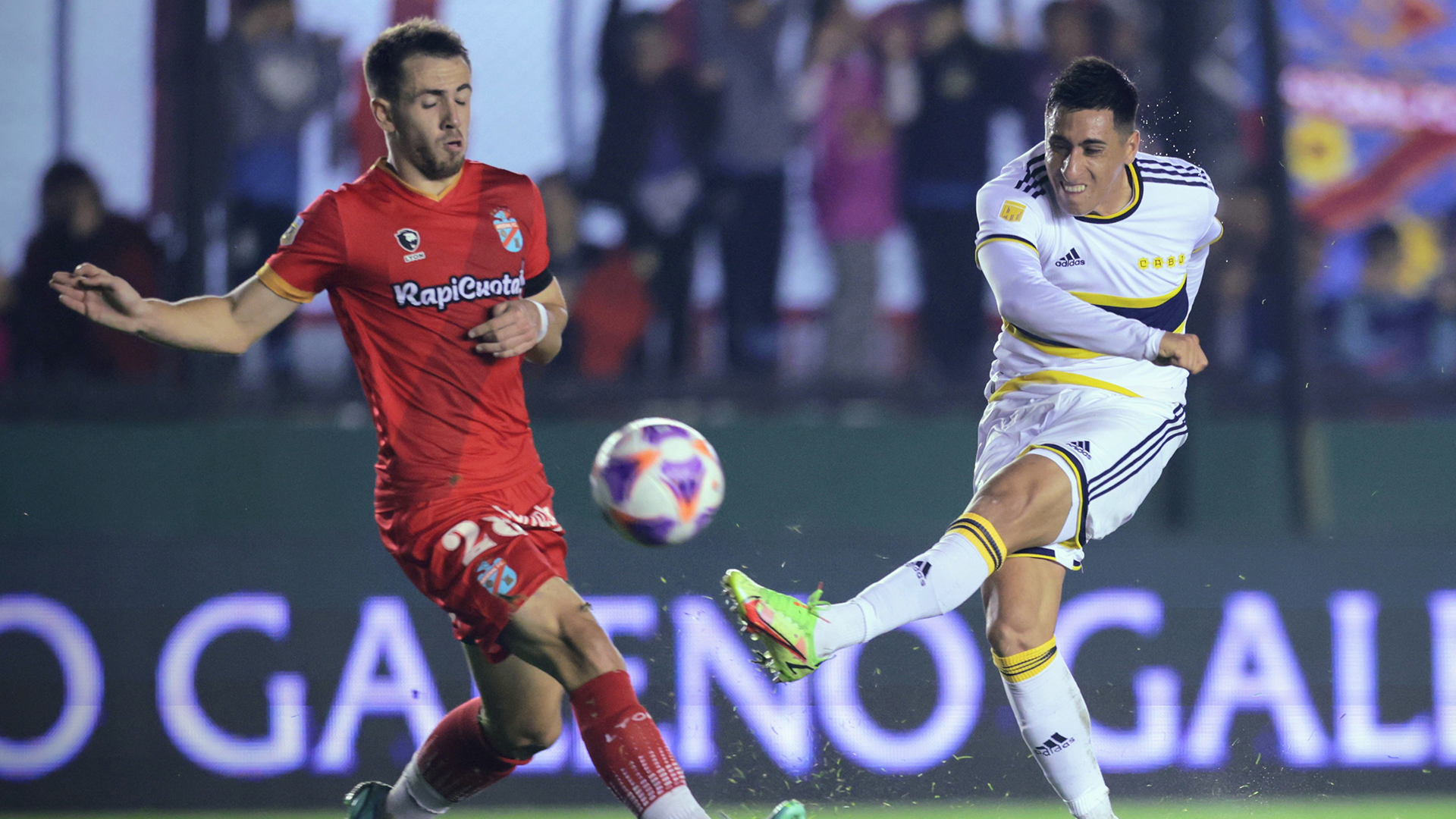 Con un gol de taco de Joaquín Pombo, Arsenal sorprende a Boca Juniors y lo vence 1-0 por la Liga Profesional