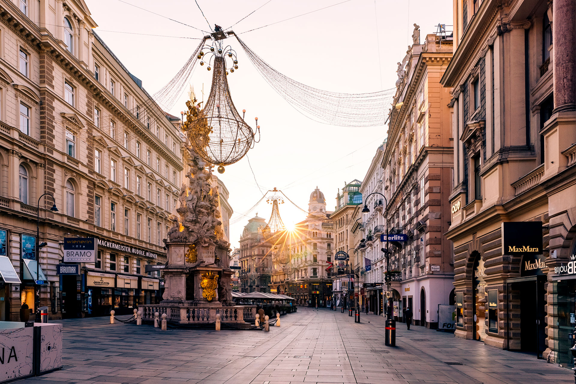 Desde mediados de noviembre hasta Navidad, las hermosas plazas de Viena se convierten en encantadores mercadillos navideños