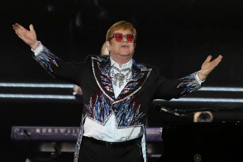 Elton John en el Dodger Stadium de Los Ángeles, California, el 20 de noviembre de 2022 (REUTERS/David Swanson)