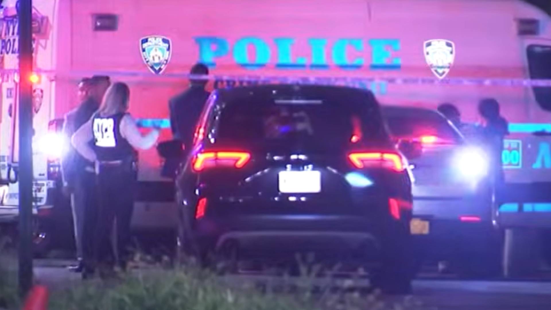 Hallan muerta a una mujer en un cesto de basura en Brooklyn - Infobae