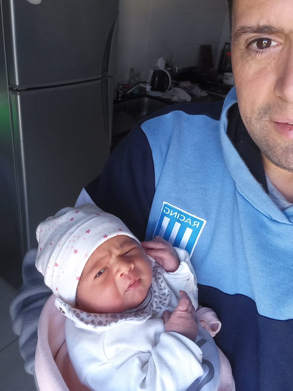Fabio con su anhelada bebé, que nació el 29 de abril de 2022 