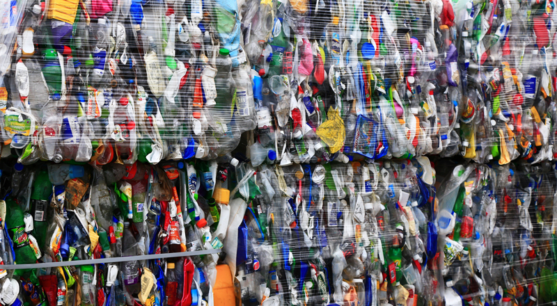 Cada minuto se vende alrededor de 1 millón de botellas de plástico y solo se recicla el 14 %.