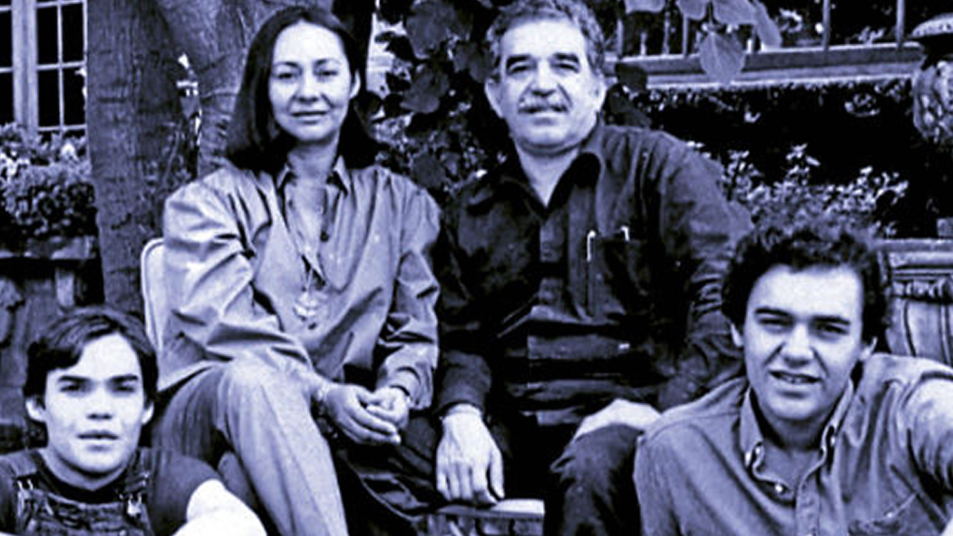 Gabriel García Márquez junto a su familia.