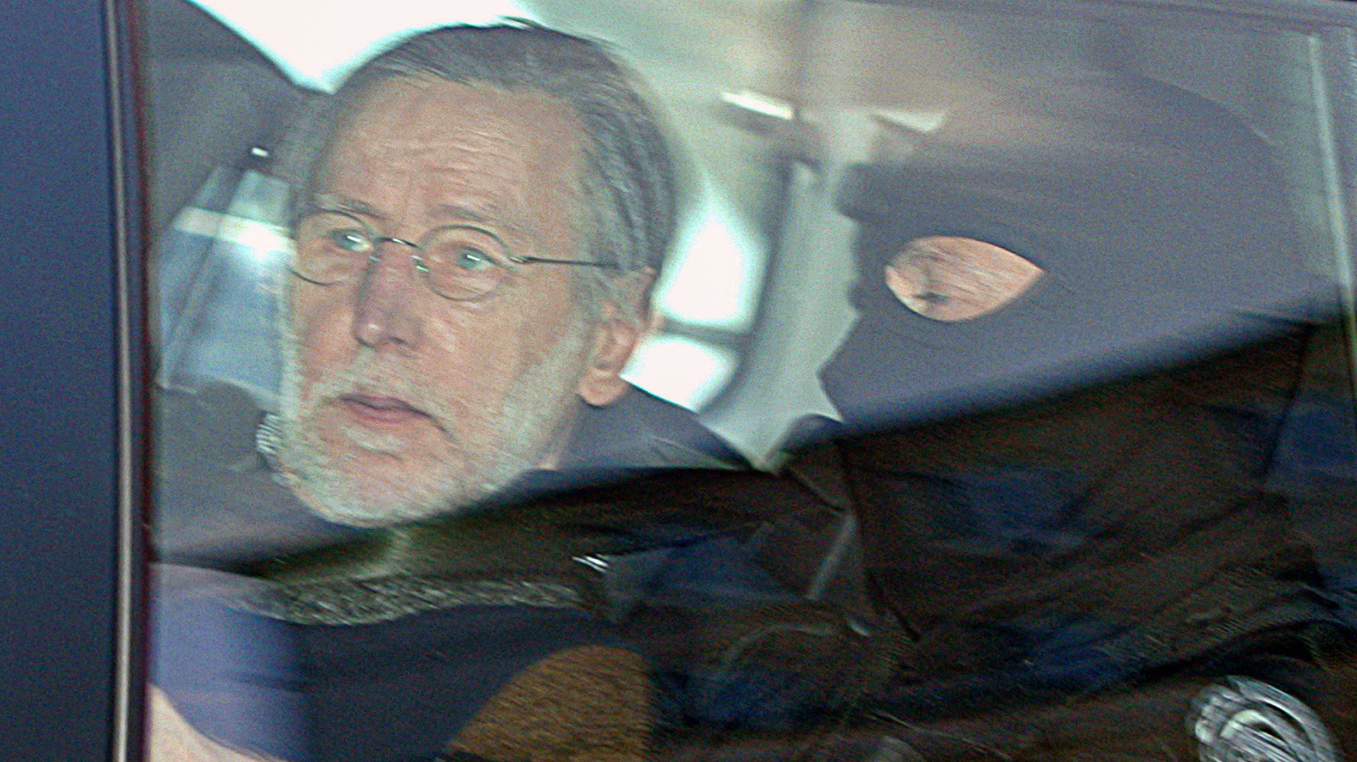 Michel Fourniret cuando fue llevado al tribunal donde confesó sus horrendos crímenes (FRANCOIS NASCIMBENI / AFP)
