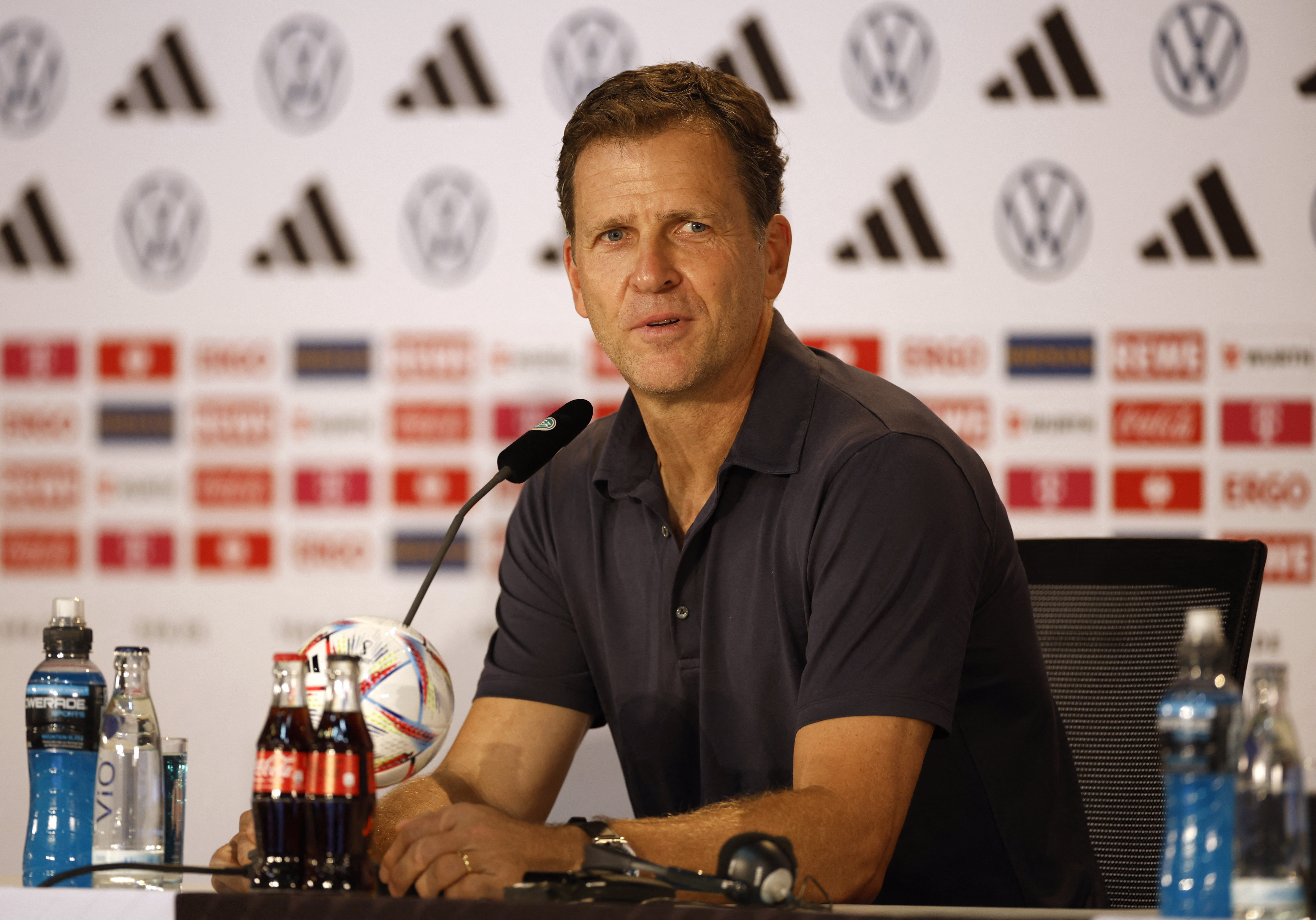 Bierhoff, während einer Konferenz bei der WM in Katar (REUTERS/John Sibley)
