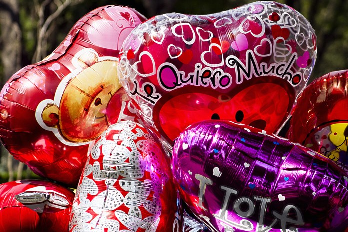 El día del Amor y la Amistad se celebra en septiembre en Colombia (Notimex)