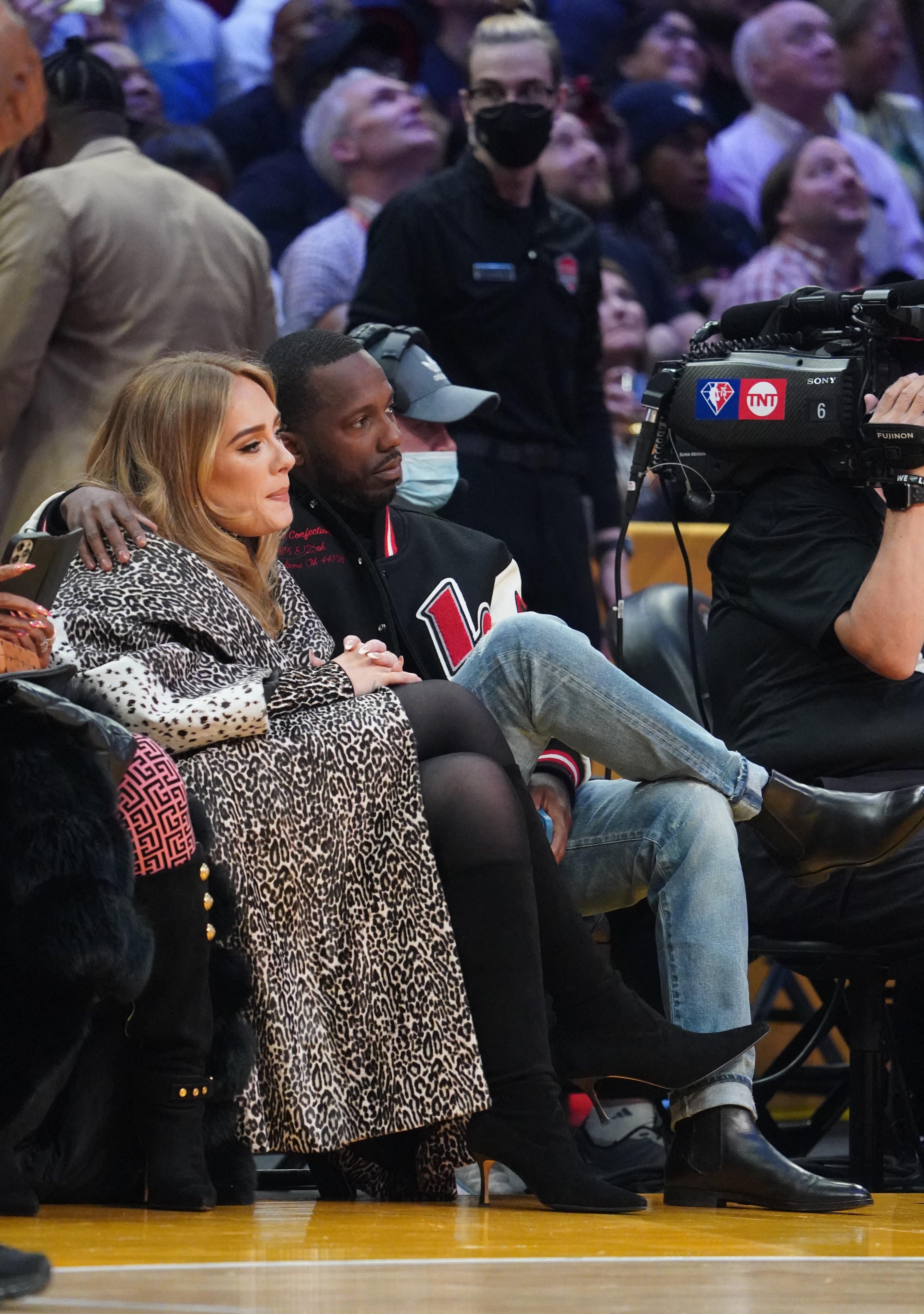 Adele avec Rich Paul le 20 février 2022 lors du match NBA All-Star.  