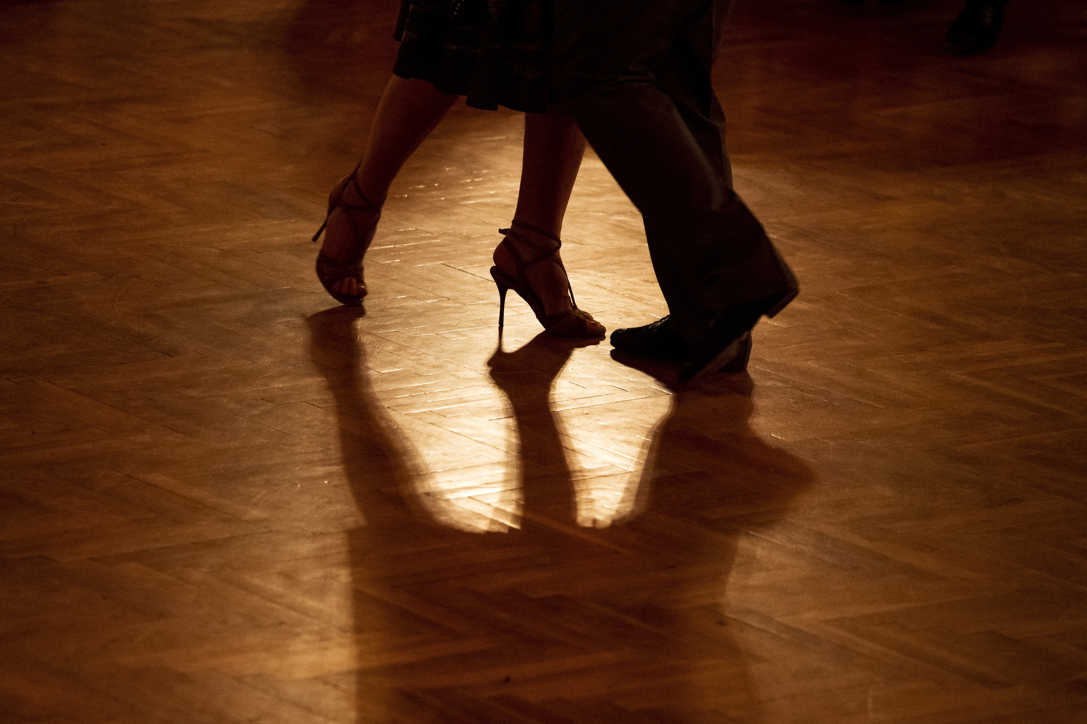 Peidró: “Lo ideal es empezar por algunos movimientos, como caminar, subir la escalera, bailar o trotar" (Imagen de archivo. EFE/EPA/Marton Monus) 