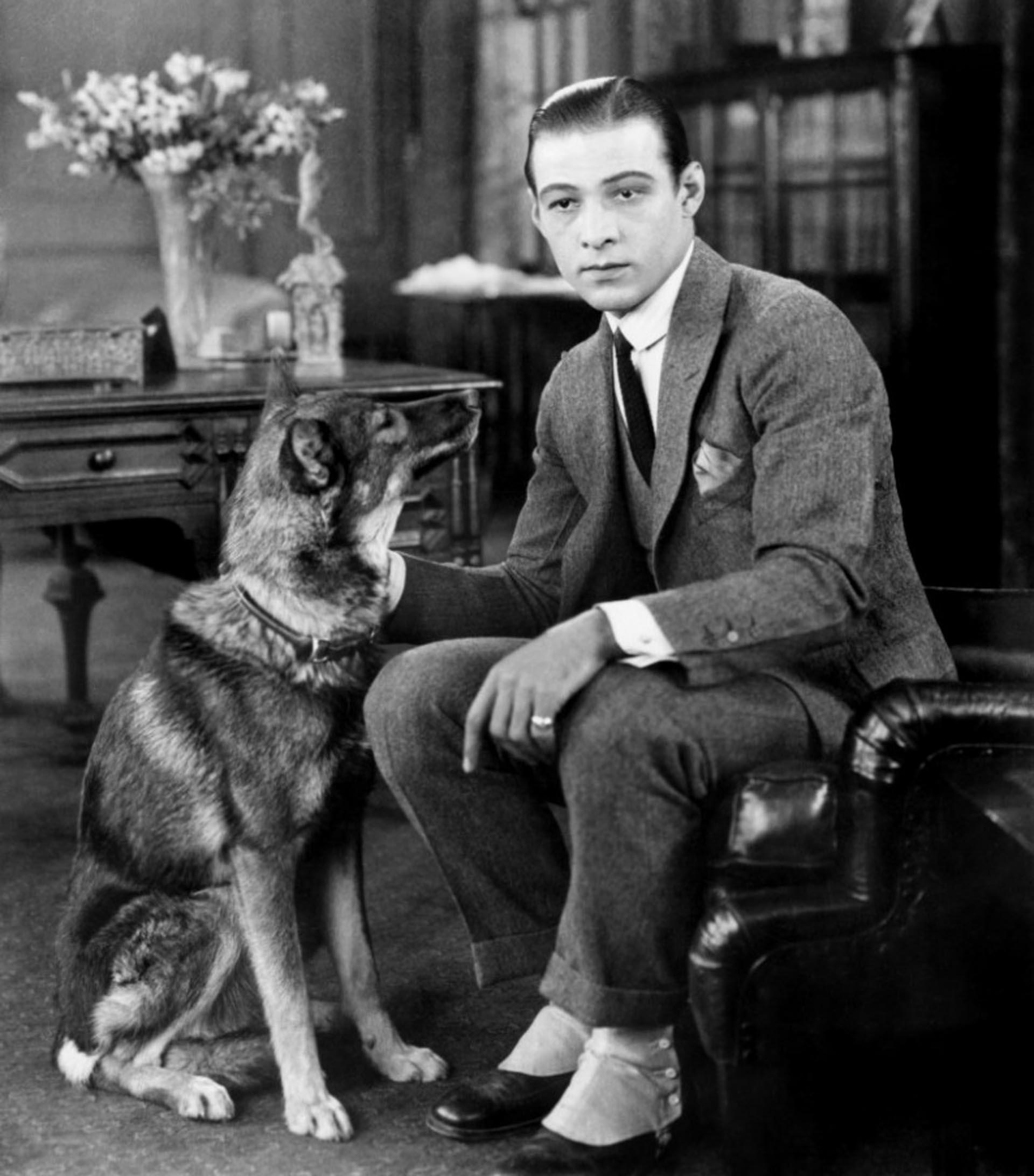 A 100 a&ntilde;os de la muerte de Rodolfo Valentino: el gal&aacute;n del cine mudo al que le bastaron siete pel&iacute;culas para conquistar a Hollywood