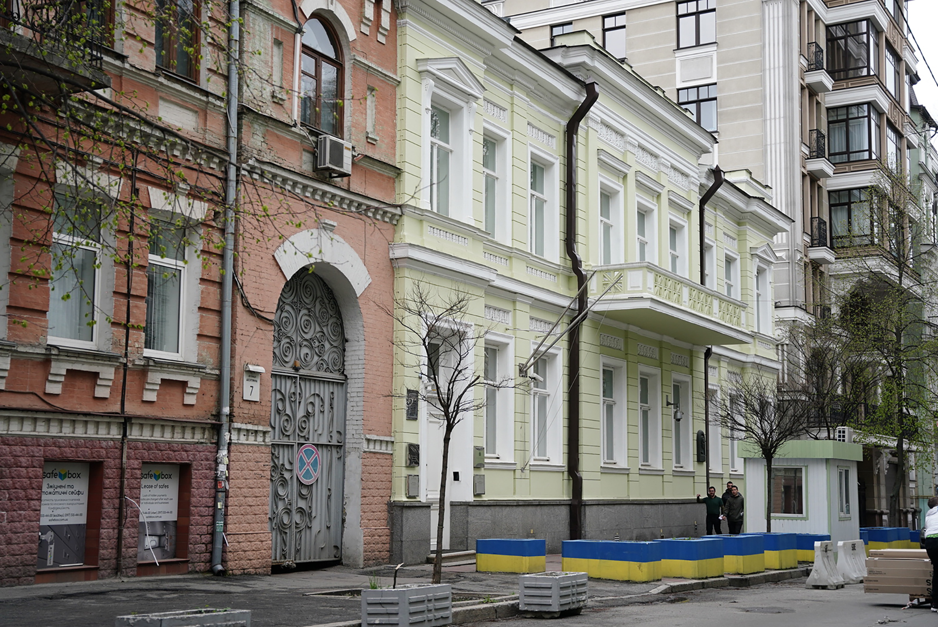 Embassy of Rhino Unido in Ukraine.  (Franco Fafasuli)