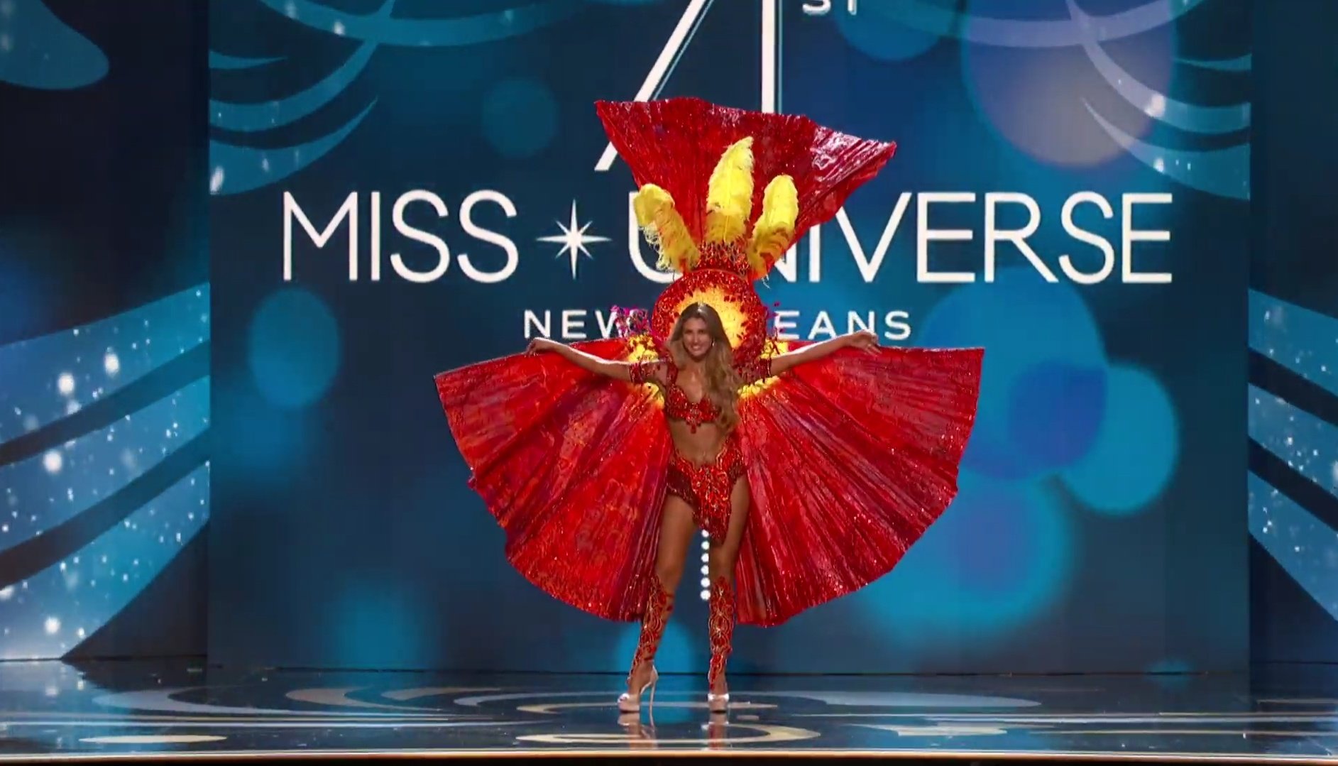 Alessia Rovegno y el traje típico que usó en el Miss Universo 2022. Twitter