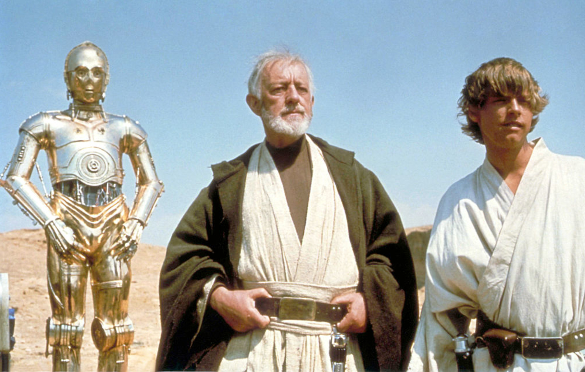Anthony Daniels, Alec Guinness y Mark Hamill en el set de "Star Wars: Episode IV". (Sunset Boulevard/Corbis via Getty Images)