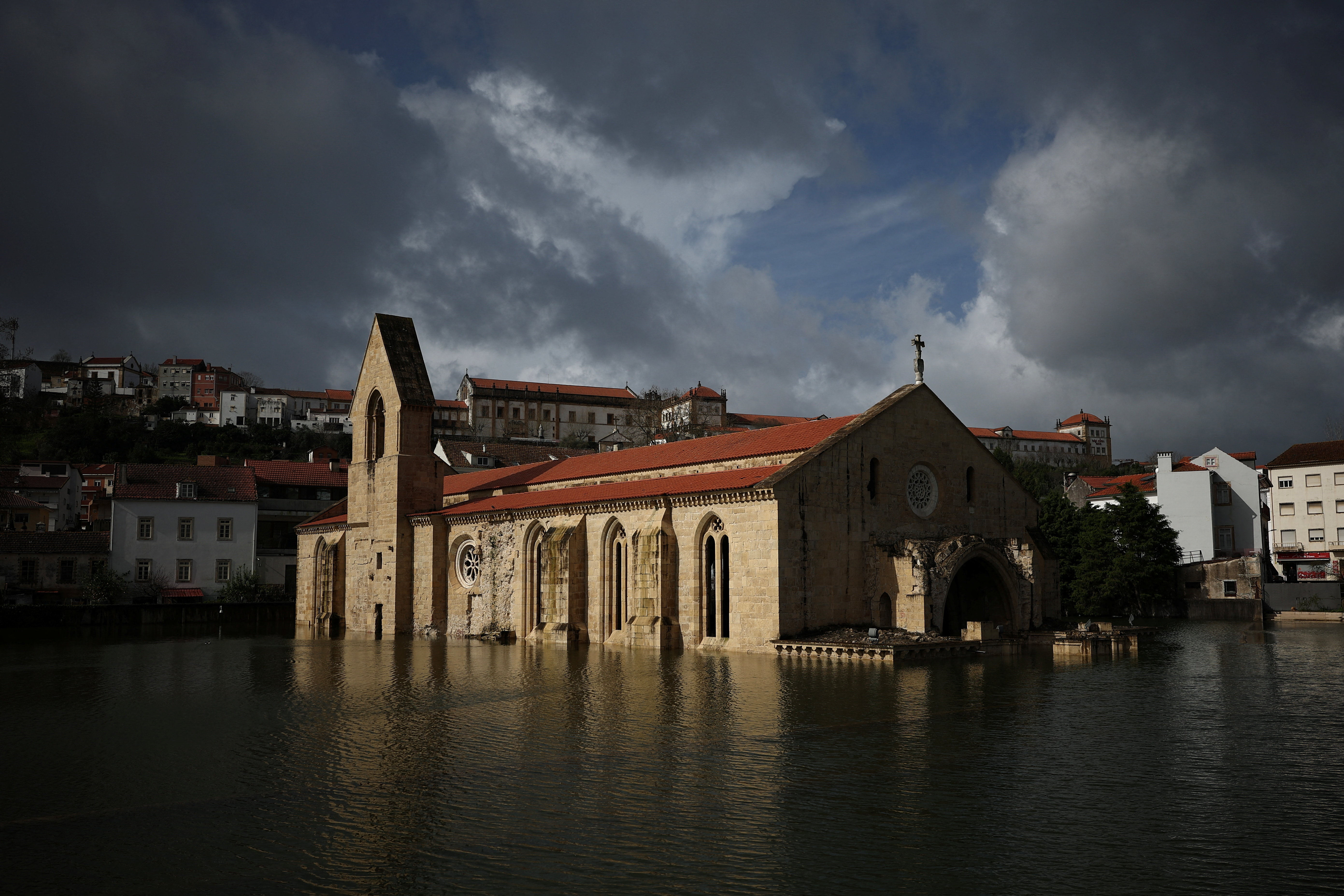 Aplausos y abrazos: la emoción de los familiares de víctimas cuando se aprobó la Reforma Penal Juvenil en Diputados