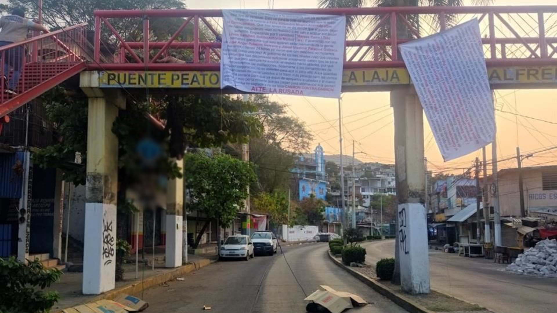 Los Rusos del “Mayo” Zambada abandonaron cuatro cadáveres en un puente peatonal de Acapulco