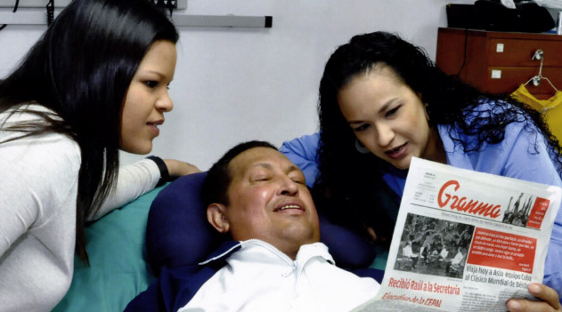La foto de Chávez junto a sus hijas en Cuba despertó mayores dudas en la sociedad venezolana que se cuestionaba la veracidad de la imagen.