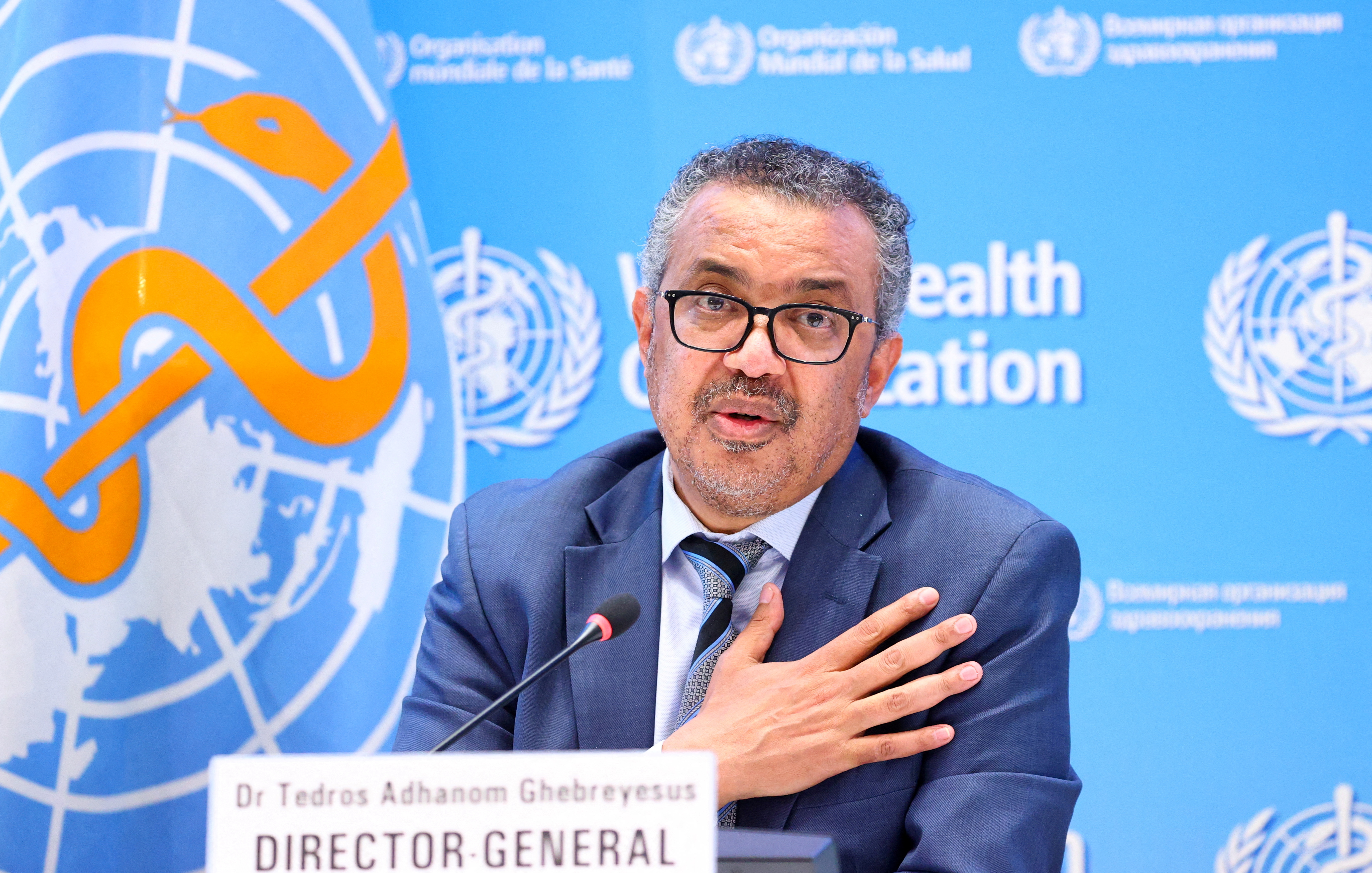 FOTO DE ARCHIVO: Tedros Adhanom Ghebreyesus, director general de la Organización Mundial de la Salud (OMS), habla durante una conferencia de prensa en Ginebra, Suiza, el 20 de diciembre de 2021. REUTERS/Denis Balibouse