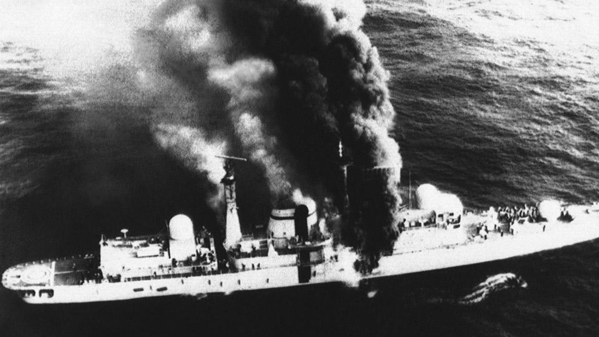 El 4 de mayo de 1982 dos aviones Super Étendard hundieron  al destructor HMS Sheffield flota britanica
