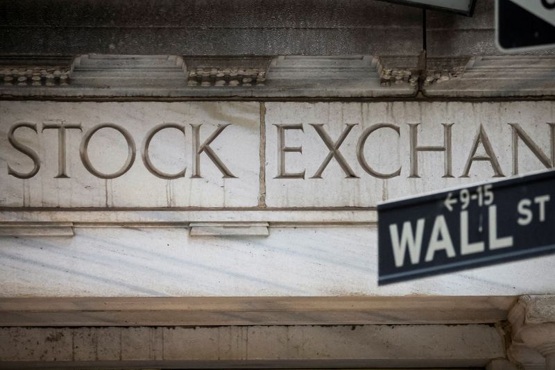 FOTO DE ARCHIVO. La entrada de Wall Street a la Bolsa de Valores de Nueva York (NYSE) en la ciudad de Nueva York, EEUU, el 15 de noviembre de 2022. REUTERS/Brendan McDermid