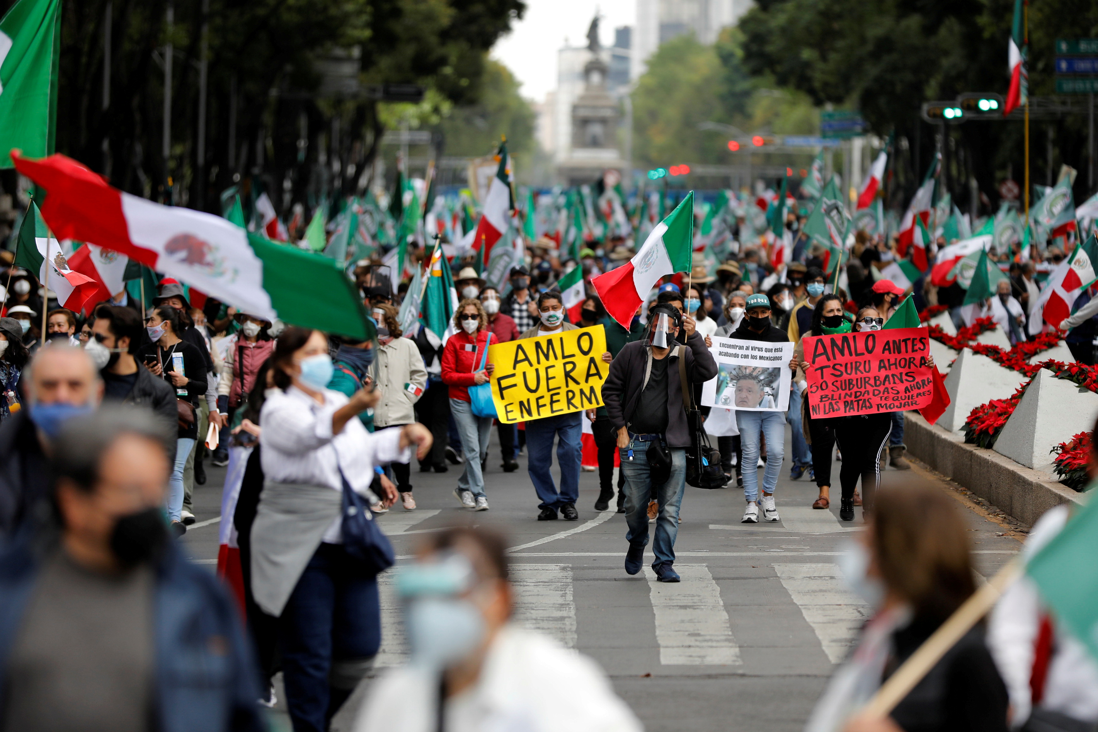 Supuesto desalojo de FRENAAA en el Zócalo terminó con violencia
REUTERS/Carlos Jasso/File Photo