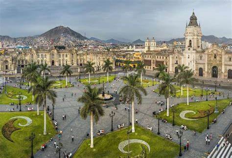 La ciudad fue fundada con el nombre "Ciudad de los Reyes', pero con el pasar de los años fue adquiriendo el nombre de Lima.