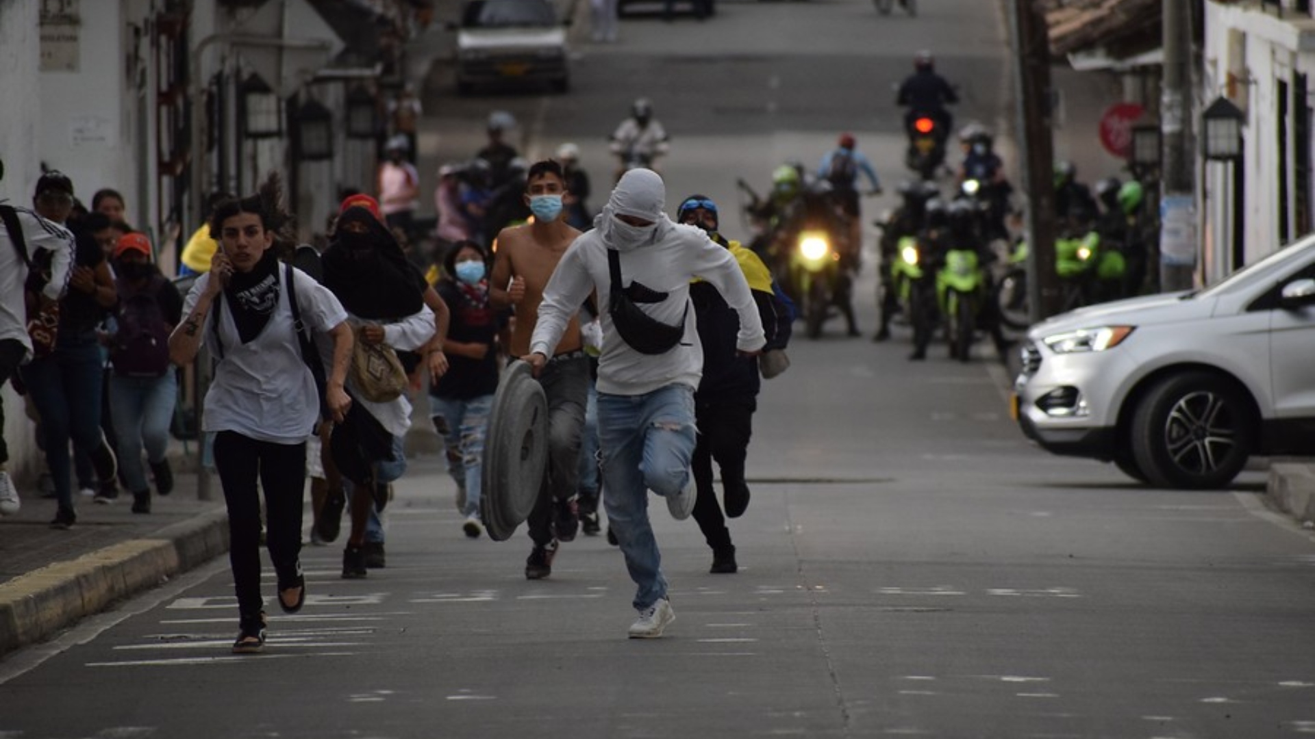 POPAYÁN. 12 de mayo de 2021. Las manifestaciones en Popayán terminaron este miércoles 12 de mayo en disturbios con la fuerza Pública. (Colprensa-Francisco Calderón)