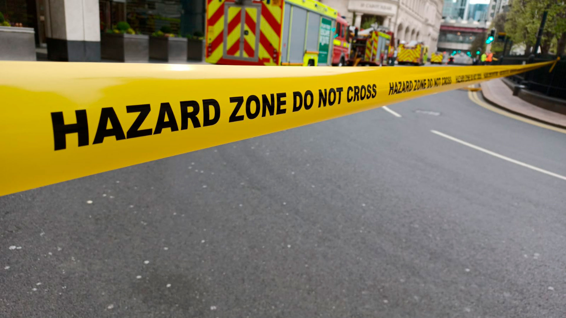 La Brigada fue llamada a las 09:08 local y el incidente continúa (@LondonFire)