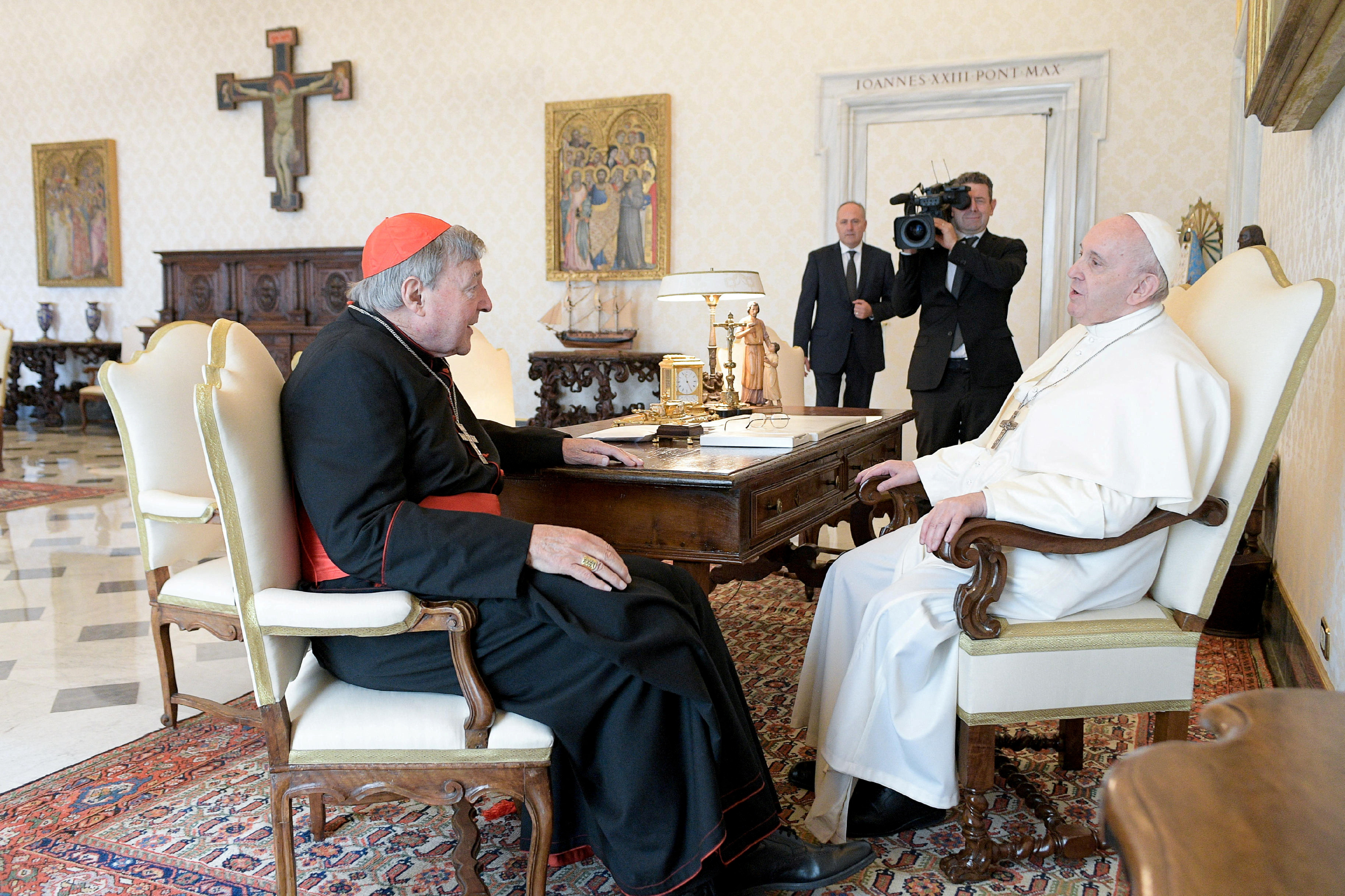 El cardenal George Pell en una audiencia privada con el papa Francisco, el 12 de octubre del 2020 (Vatican Media/Handout via REUTERS/File Photo)
