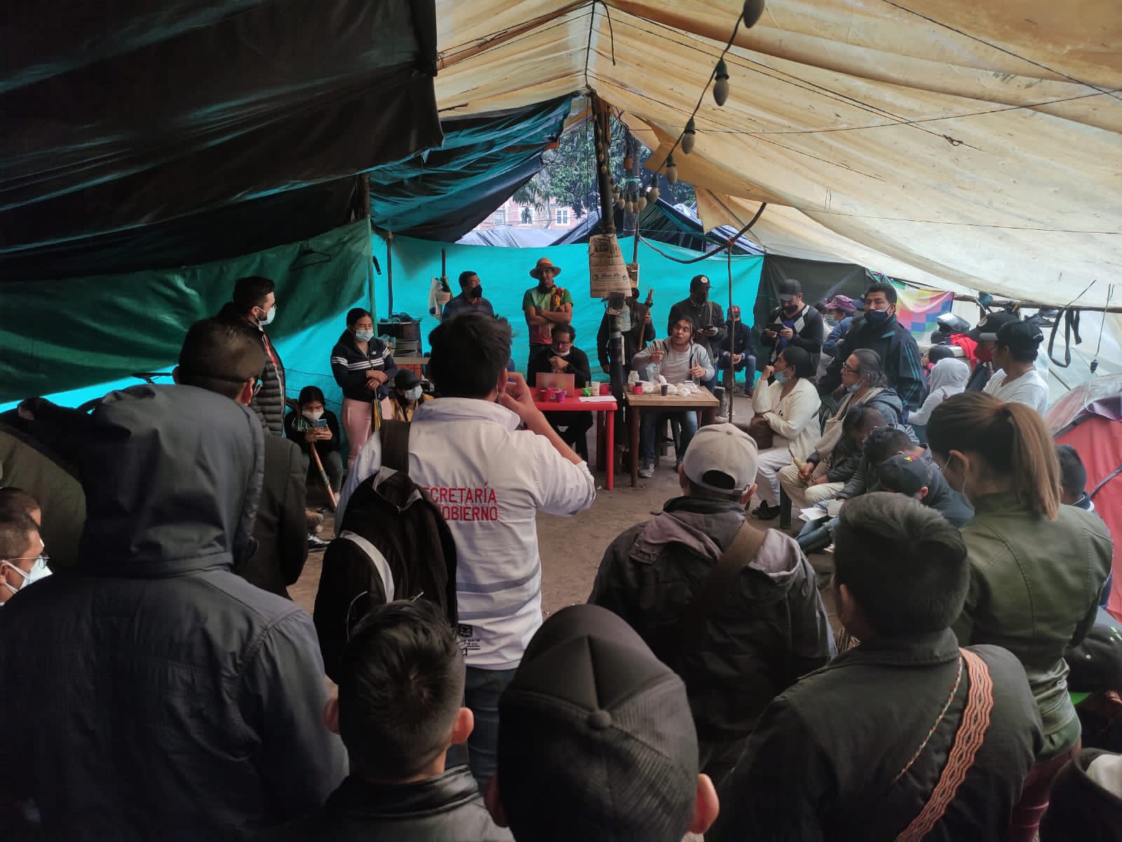 Foto de la Alta Consejería para la Paz. Tras casi 2 meses, integrantes de la Comunidad Indígena Bakatá siguen esperando solución tras los acuerdos firmados.