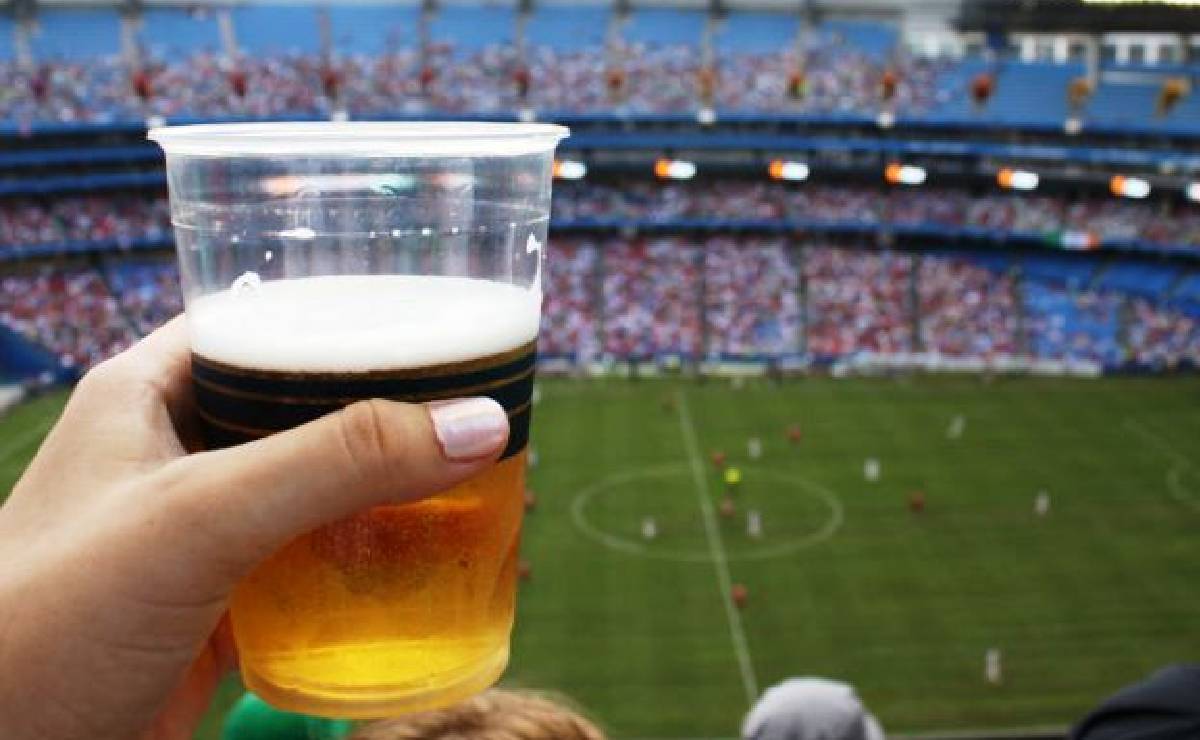 Los eventos deportivos alientan el consumo de alcohol a toda hora