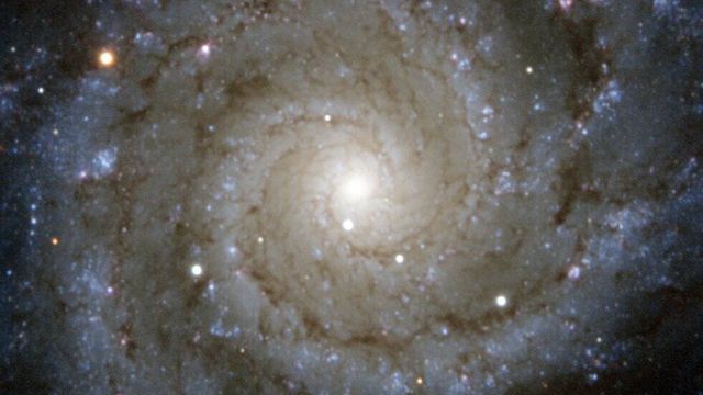 Imagen óptica de M74 capturada por los telescopios del European Southern Observatory en tierra. (ESA)