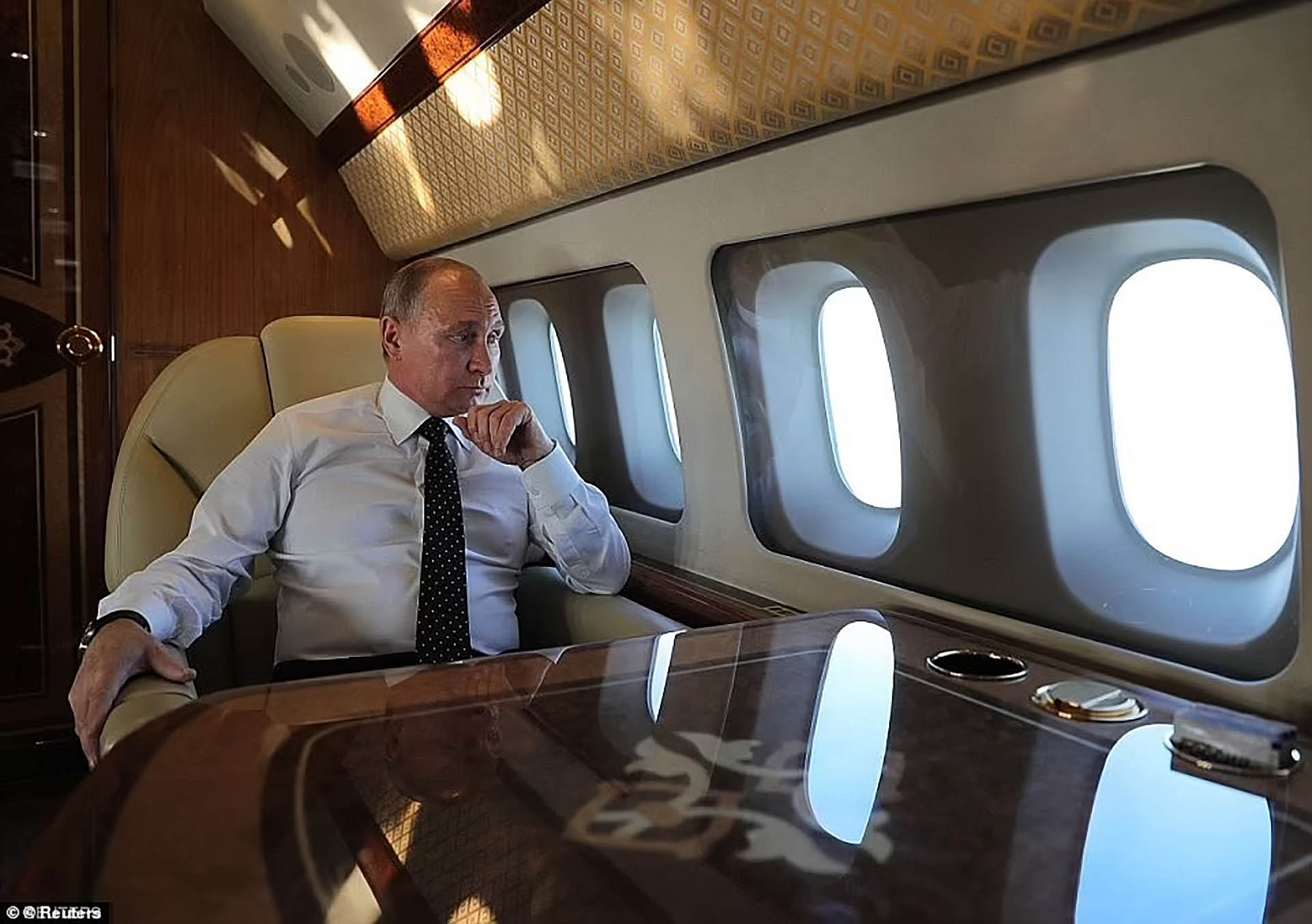 Putin es fotografiado a bordo de uno de sus jets presidenciales privados en 2017