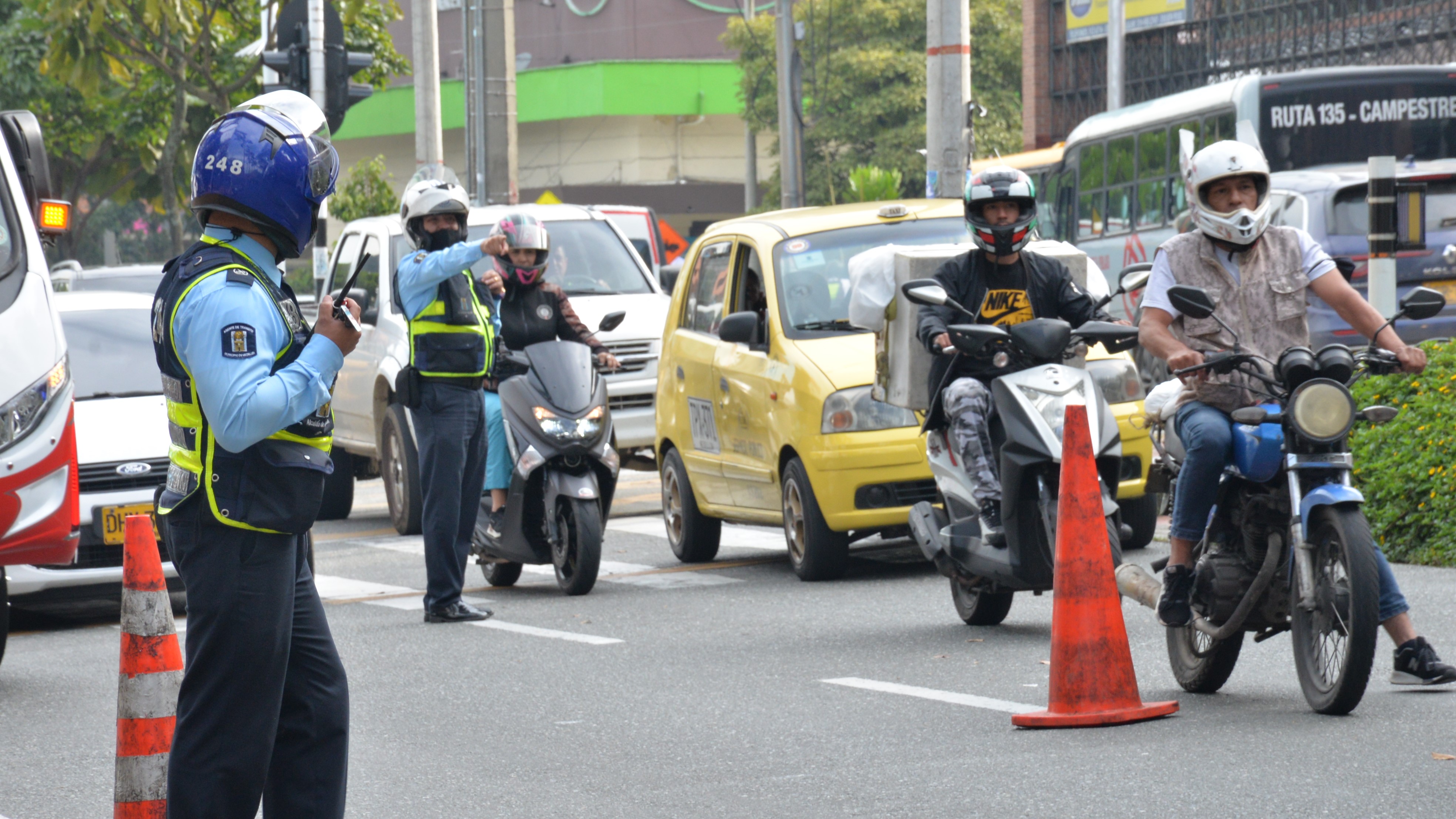 Pico y Placa en Medellín cambia para motos, carros y taxis