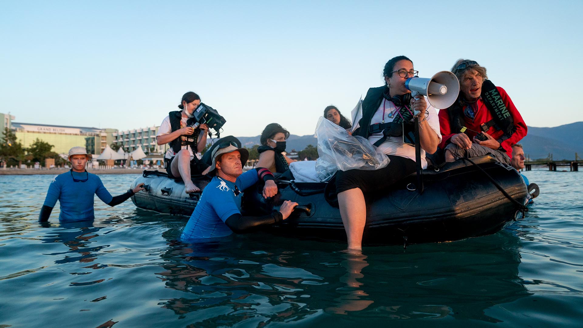 El detrás de escena de la balsa con la que curzaron el mar los refugiados

Crédito: Netflix