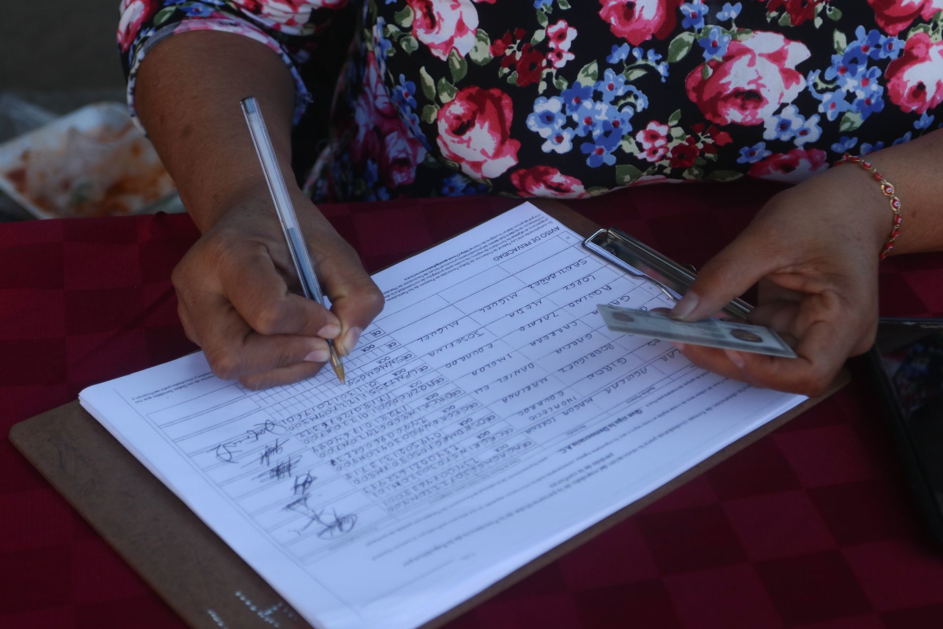El INE continuará con la validación de las 11.1 millones de firmas entregadas en apoyo a la Revocación de Mandato. (Foto: Cuartoscuro)