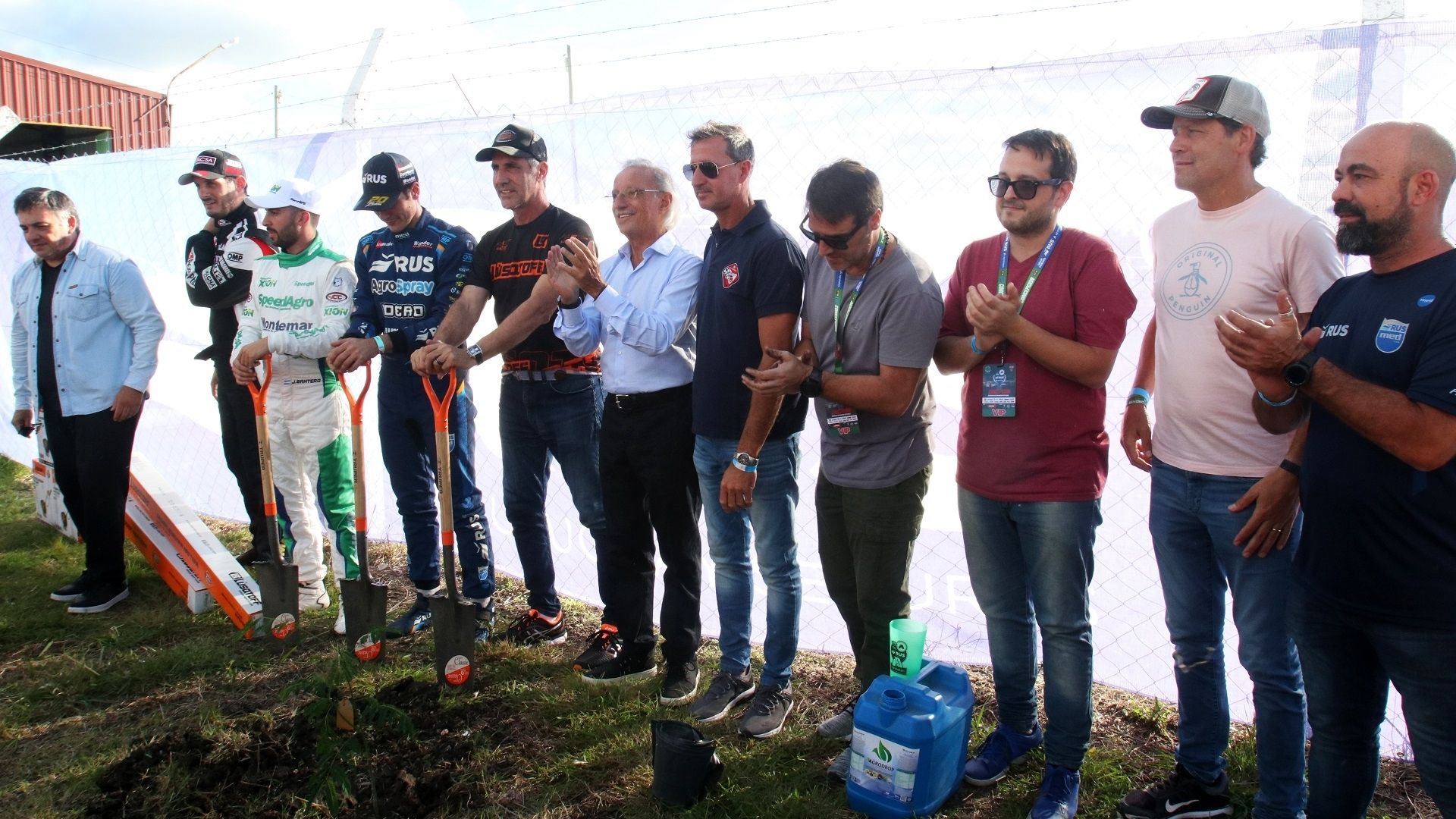 Se plantaron árboles para generar una barrera acústica natural (Crédito: Prensa Turismo Carretera)