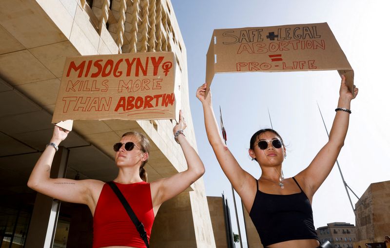 Fil: Maltas protest mot totalt abortforbud utenfor parlamentshuset i Valletta (REUTERS / Darrin Zammit Lupi)