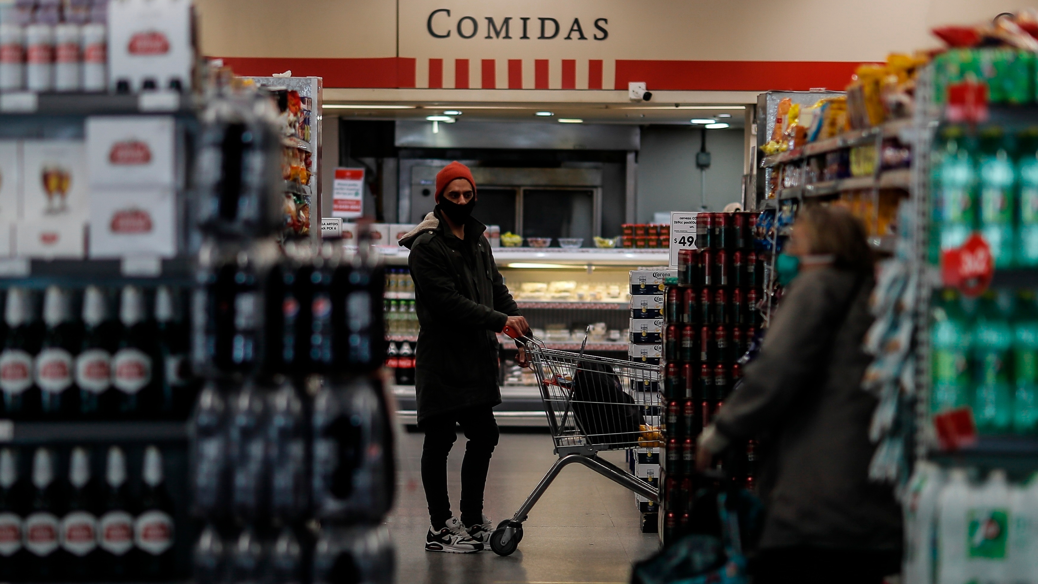 De acuerdo al informe de LCG, la inflación mensual de alimentos en marzo se aceleró, mientras que el proceso de aumentos tiende a generalizarse. EFE/Juan Ignacio Roncoroni/Archivo
