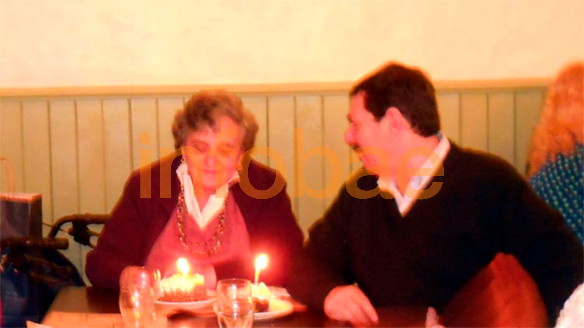 Di Paolo festejando un cumpleaños con su madre. Cumplen ambos en septiembre. 