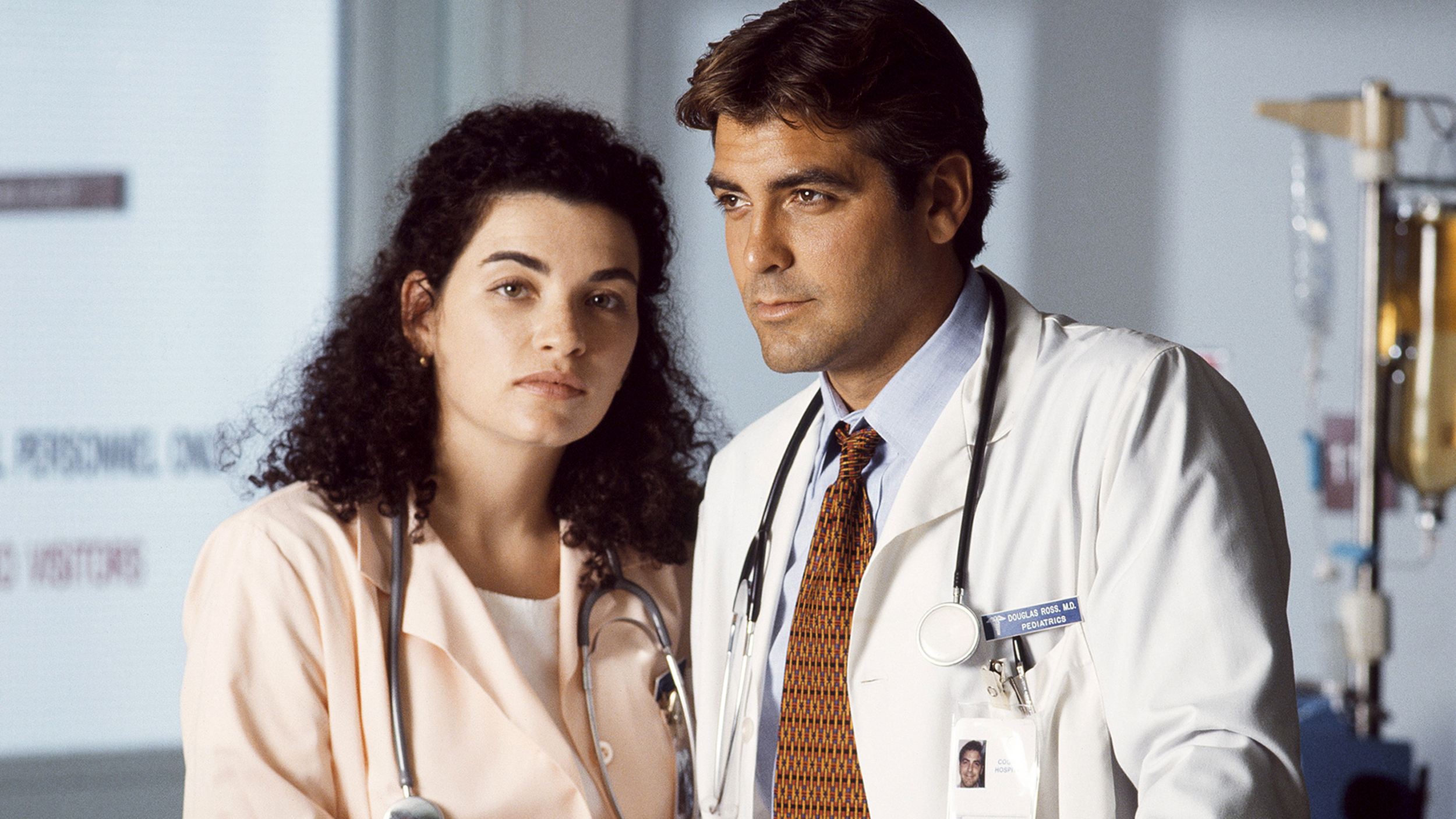 Su papel como el Dr. Doug Ross en "ER" lo catapultó a la fama en 1994 (Crédito: NBCU)